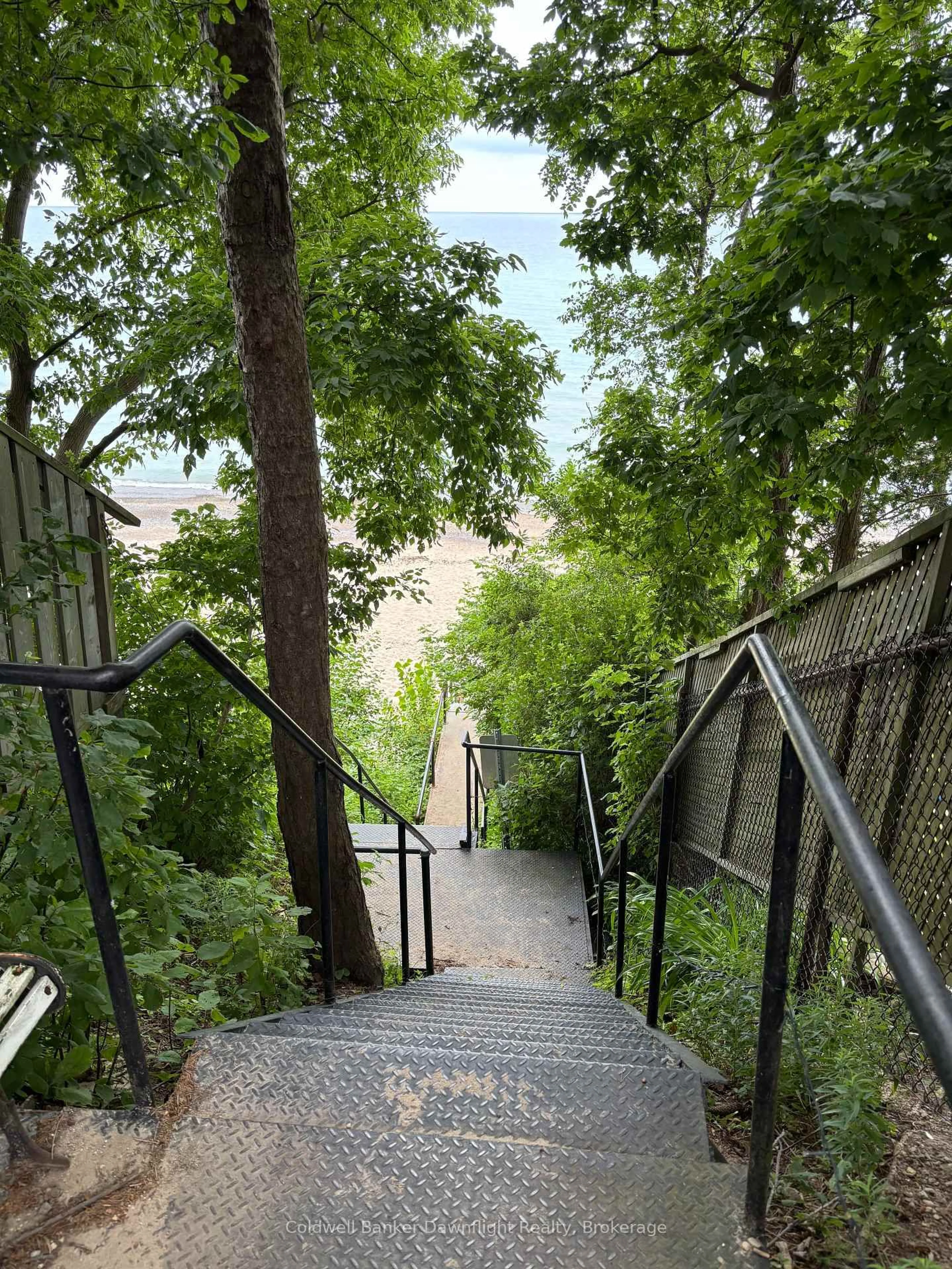 Stairs for 33962 Highlands Dr, Bluewater Ontario N0M 1N0