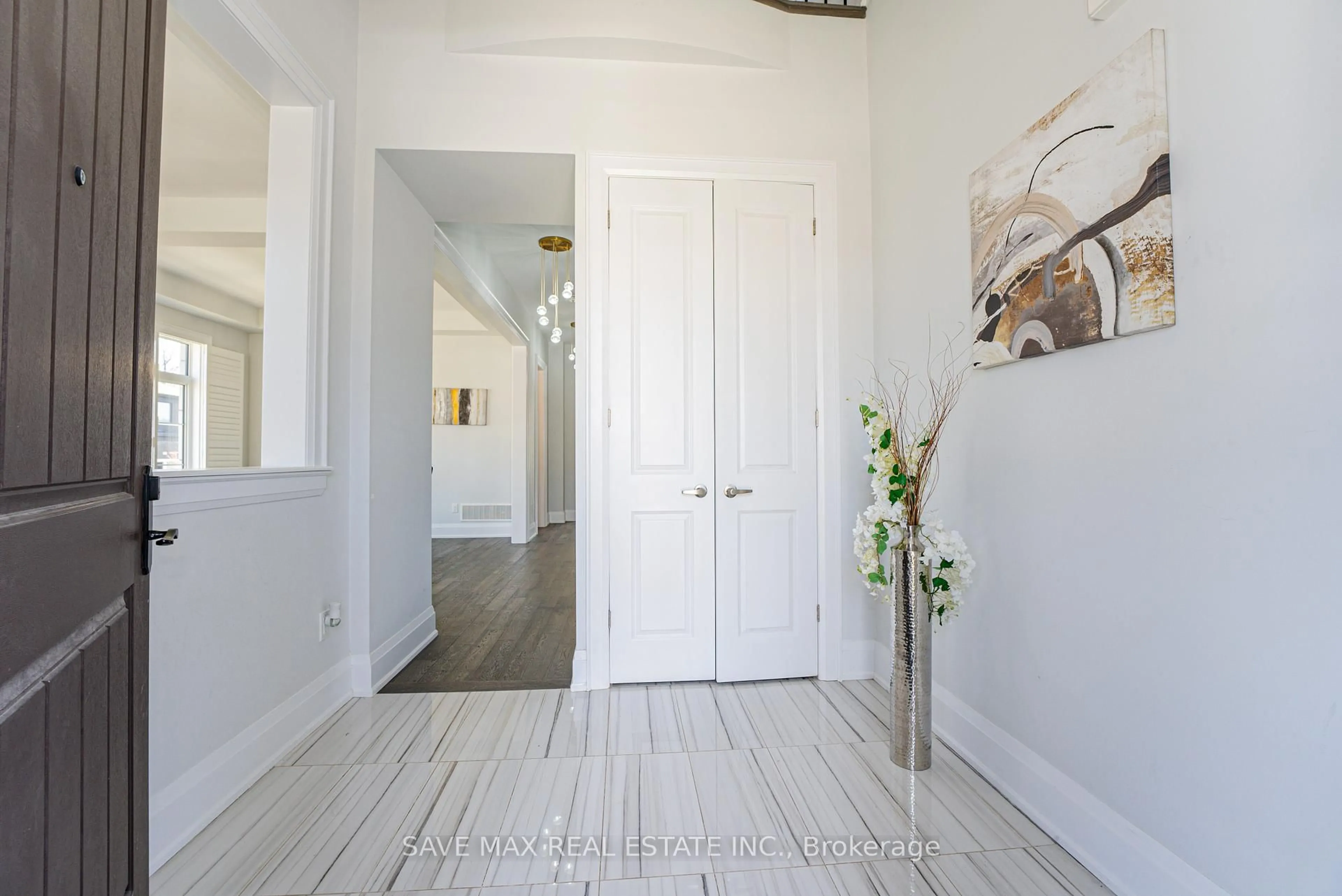 Indoor entryway for 1250 UPPER THAMES Dr, Woodstock Ontario N4T 0M9