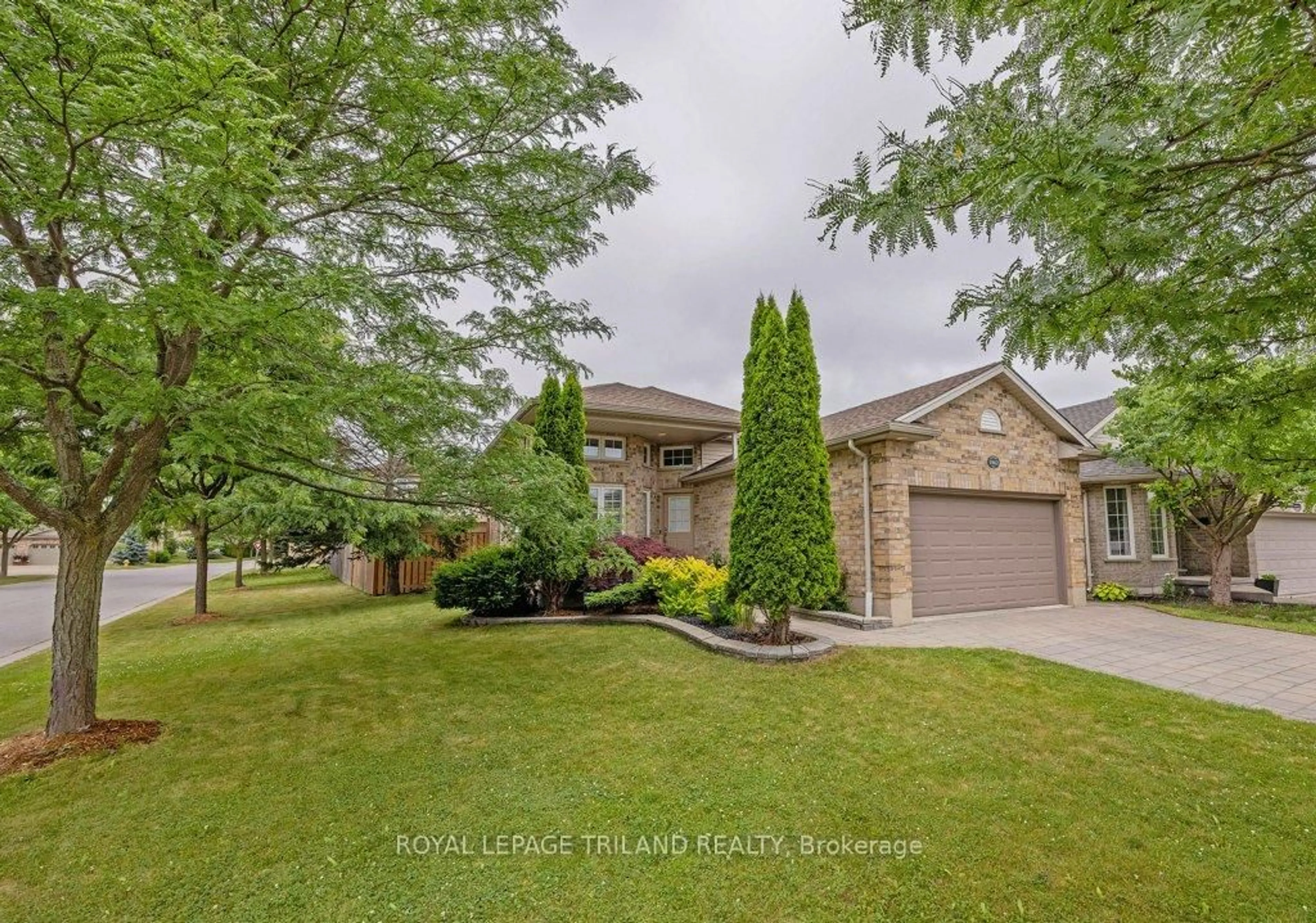 A pic from outside/outdoor area/front of a property/back of a property/a pic from drone, street for 1862 CREEKSIDE St, London North Ontario N5X 4L9