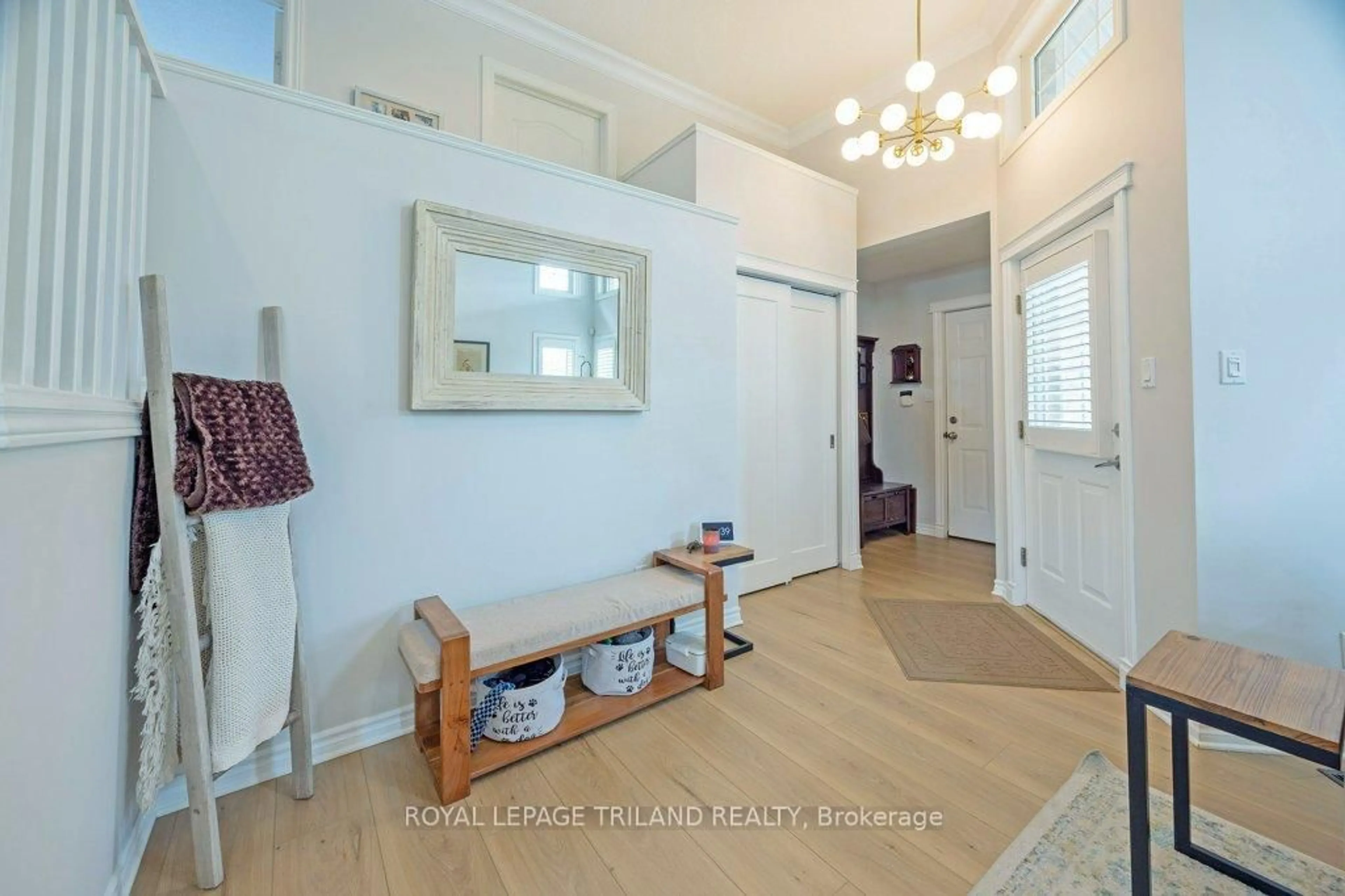Indoor entryway for 1862 CREEKSIDE St, London North Ontario N5X 4L9