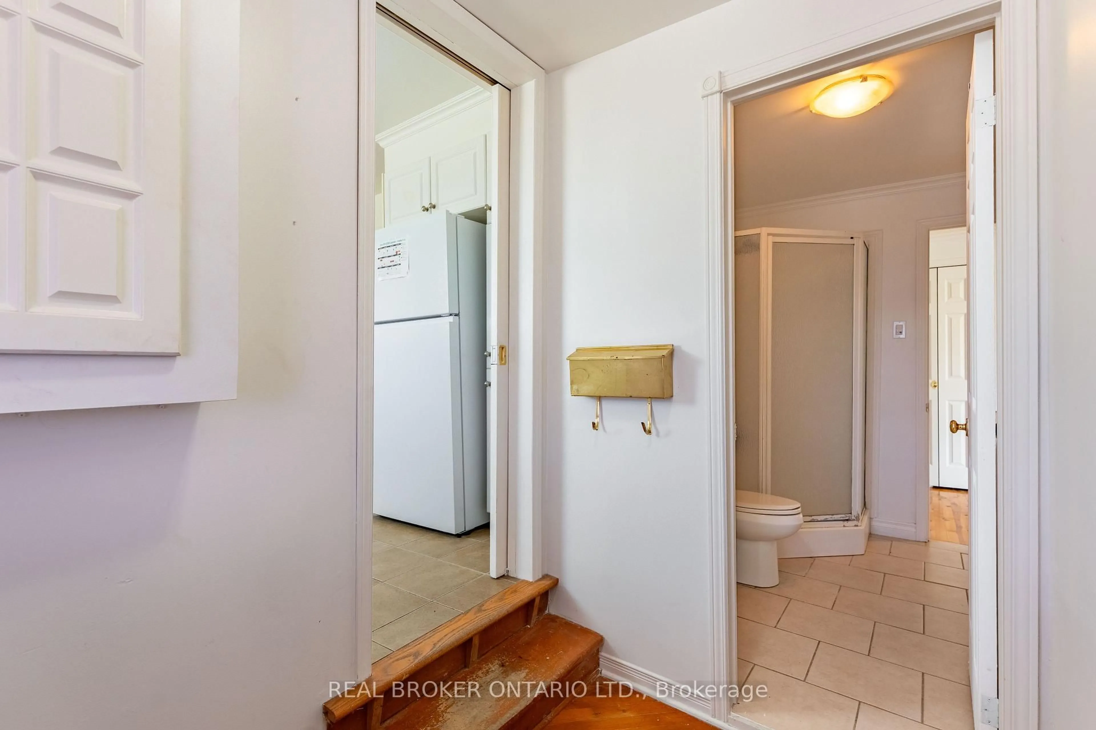 Standard bathroom, unknown for 3449 Sarsfield Rd, Sarsfield Ontario K0A 3E0