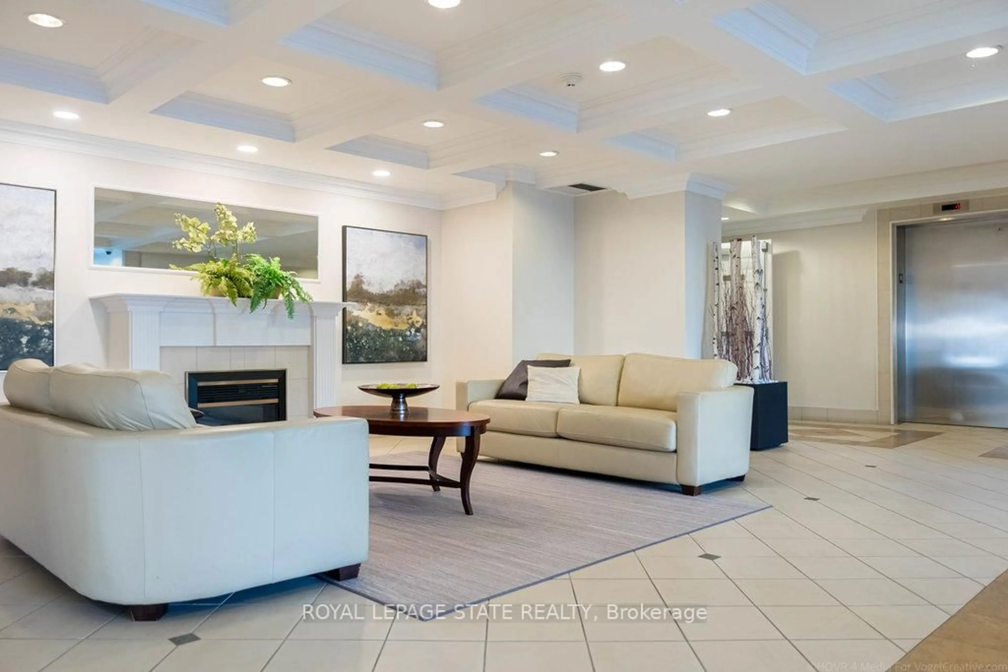 Lobby for 2000 Creekside Dr #805, Hamilton Ontario L9H 7S7