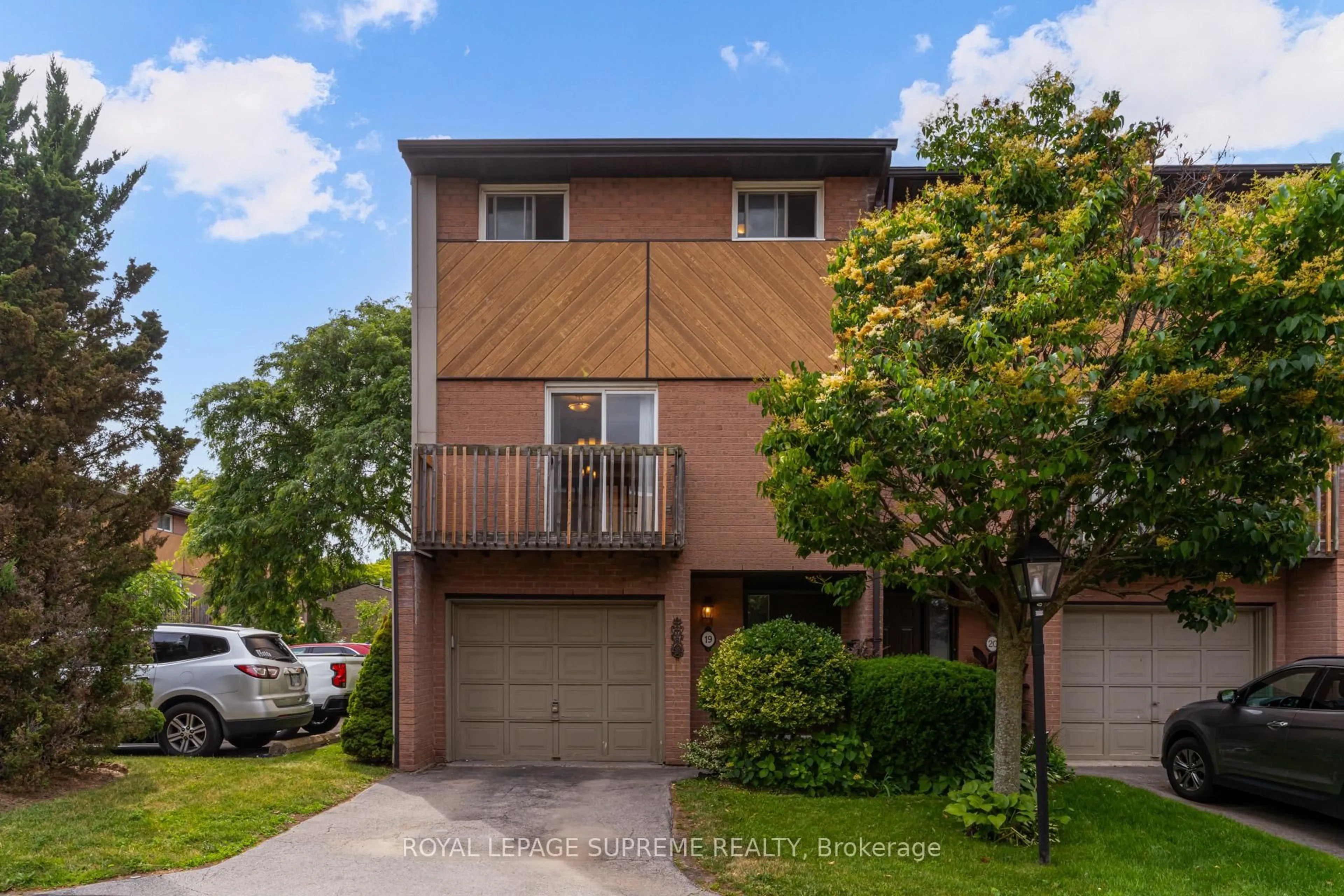 Home with vinyl exterior material, street for 445 Stone Church Rd #19, Hamilton Ontario L9B 2L5