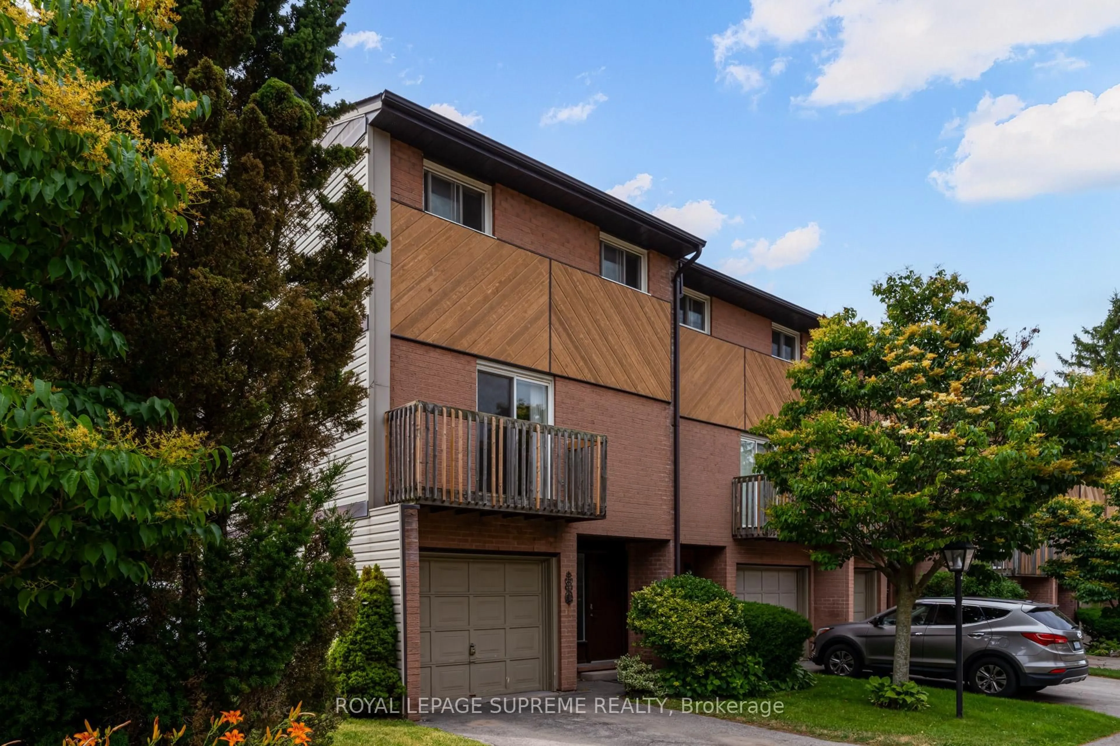 Home with vinyl exterior material, street for 445 Stone Church Rd #19, Hamilton Ontario L9B 2L5