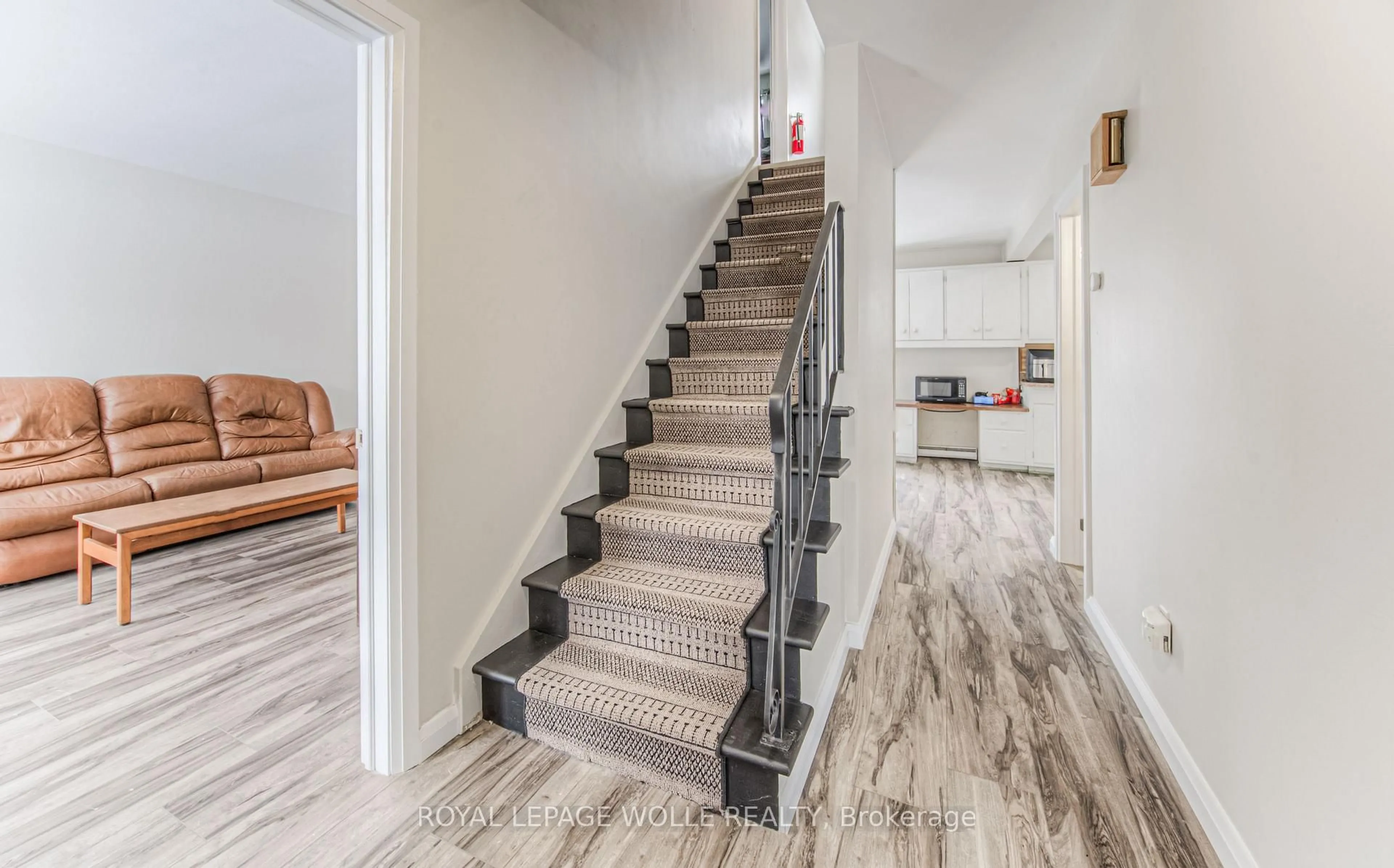 Stairs for 42 Cardill Cres, Waterloo Ontario N2L 3Y6