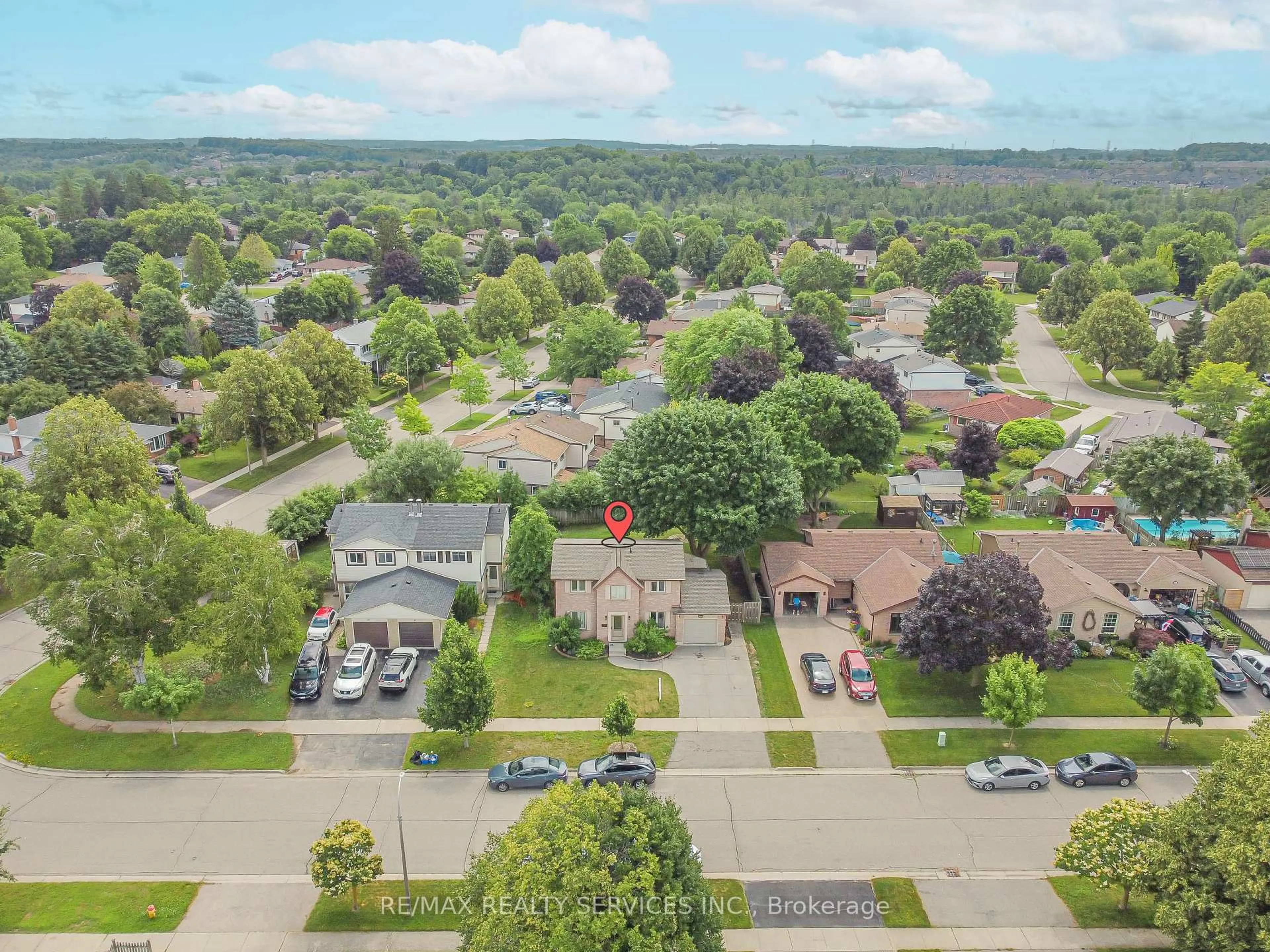 A pic from outside/outdoor area/front of a property/back of a property/a pic from drone, street for 73 Pathfinder Cres, Kitchener Ontario N2P 1S2