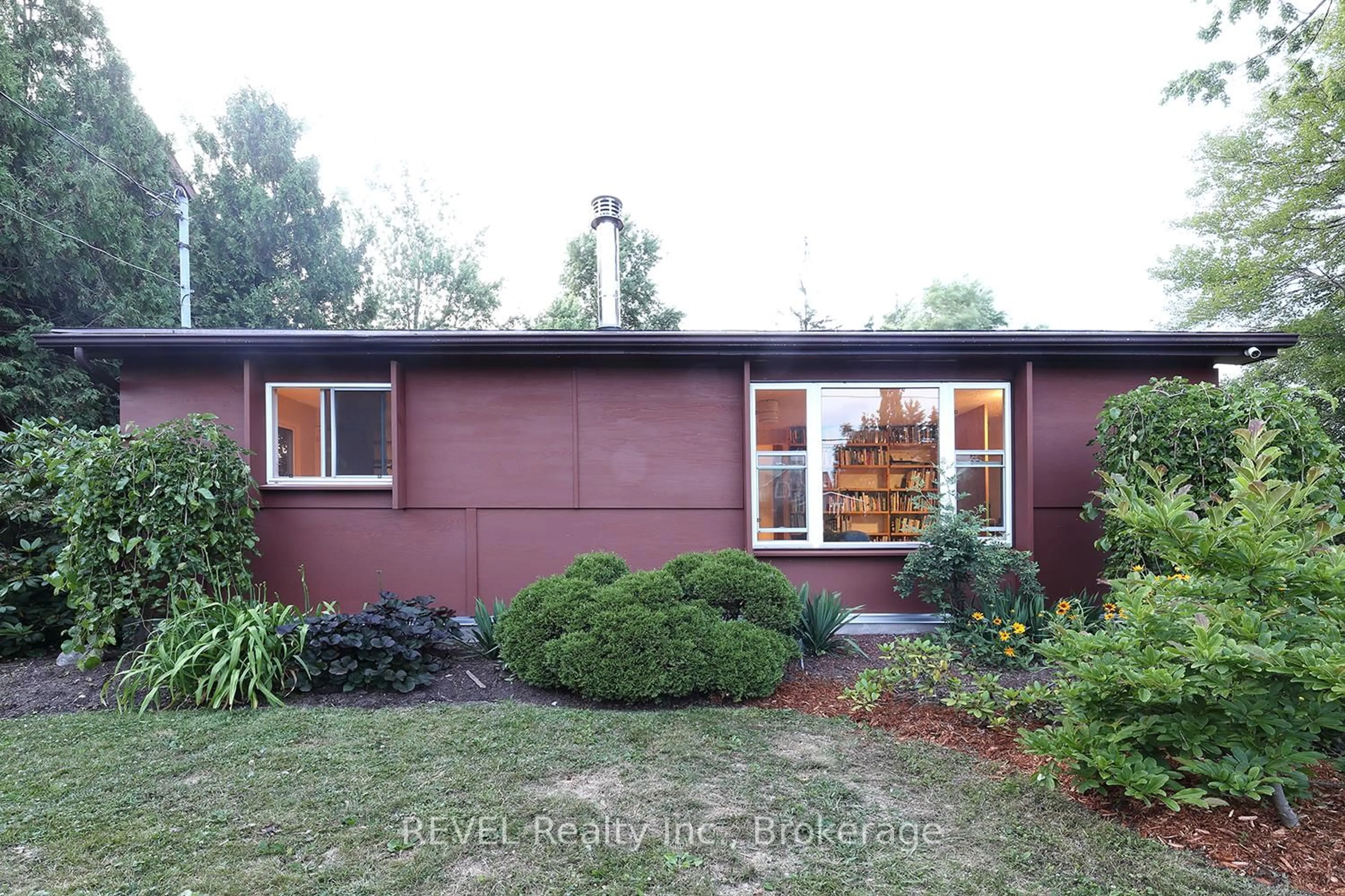 Home with vinyl exterior material, street for 756 EDGEMERE Rd, Fort Erie Ontario L2A 1A4