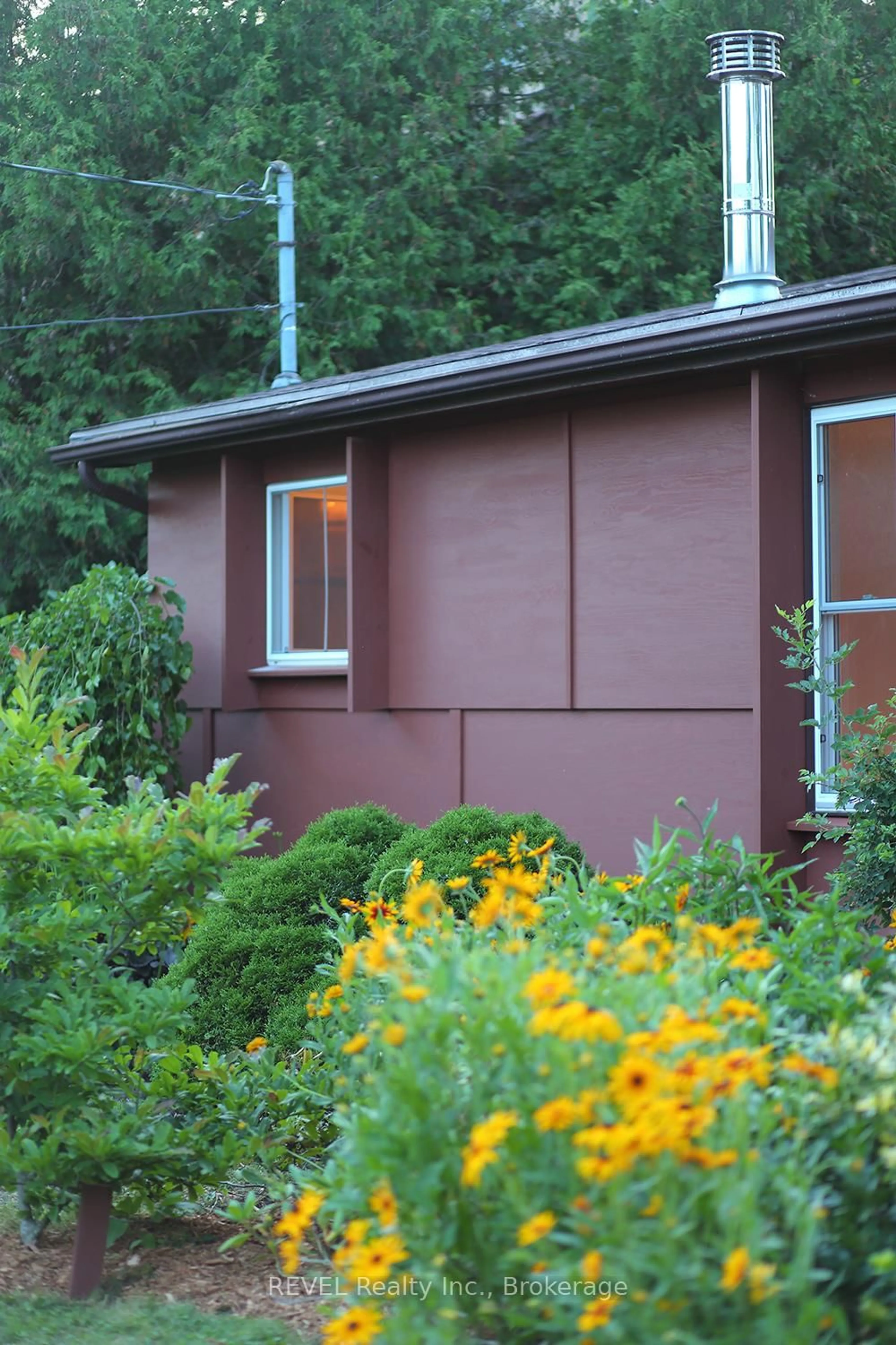 Home with vinyl exterior material, unknown for 756 EDGEMERE Rd, Fort Erie Ontario L2A 1A4