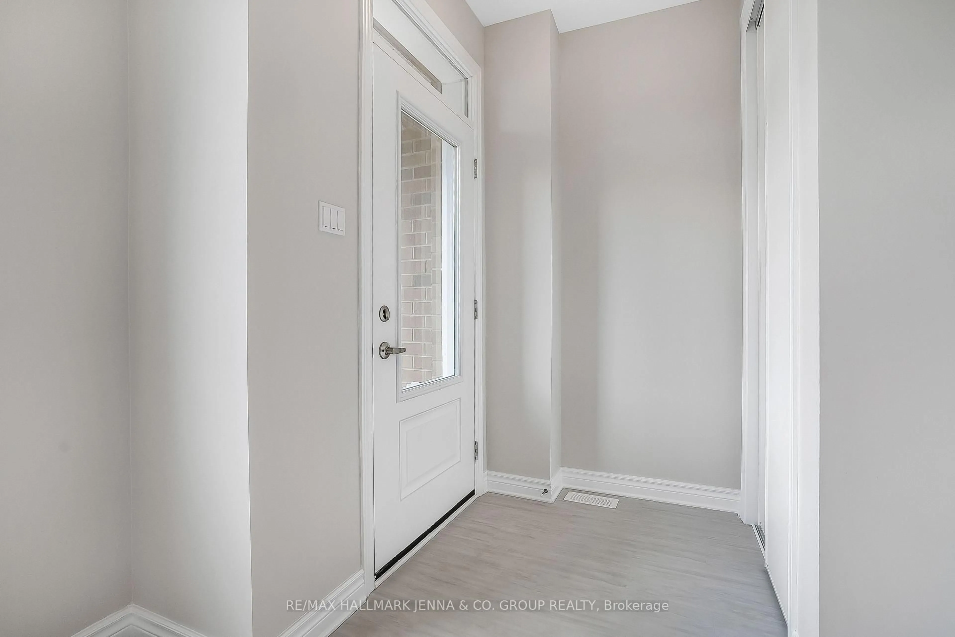 Indoor entryway for 317 Cantering Dr, Stittsville Ontario K0A 2Z2