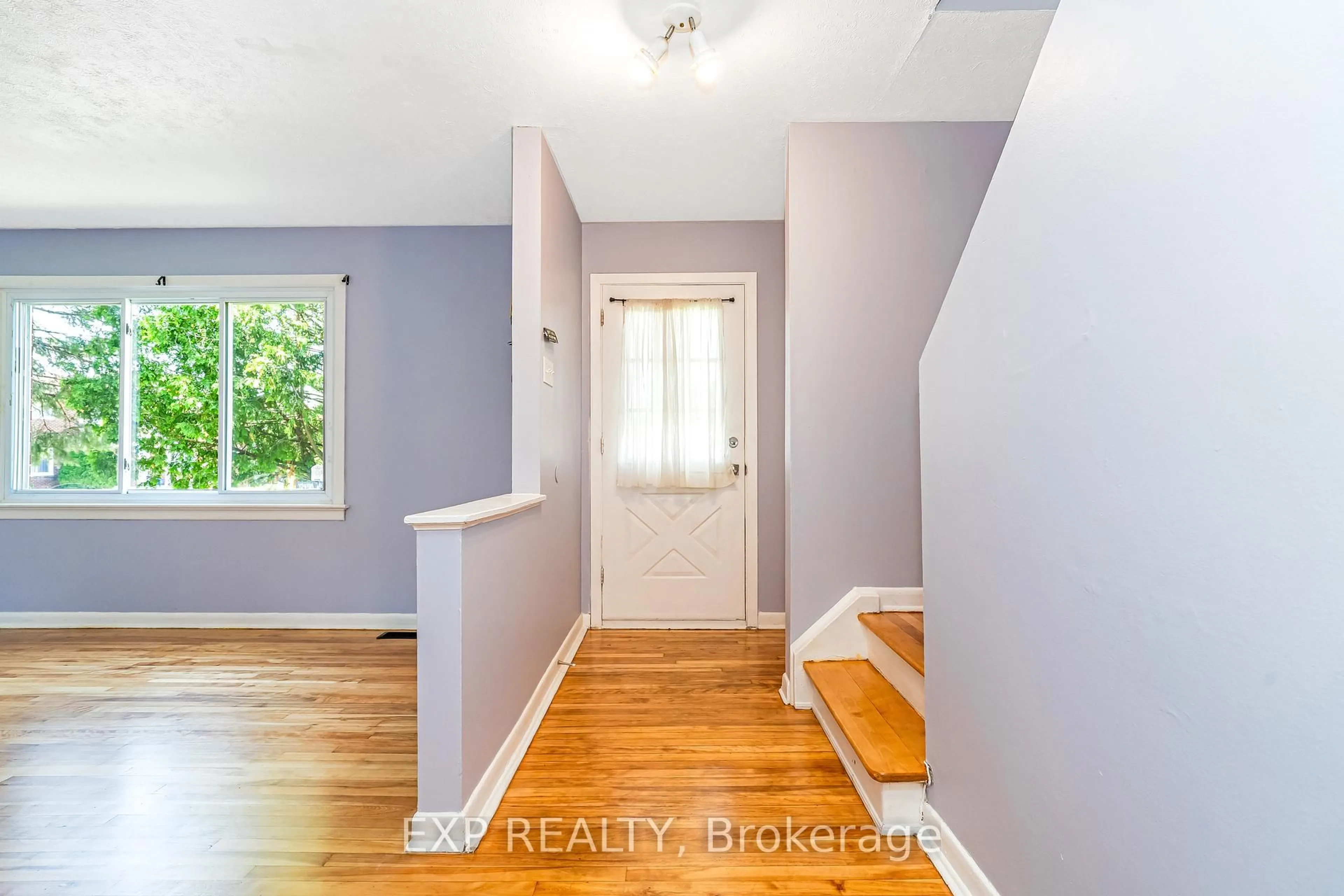 Indoor entryway for 829 Borthwick Ave, Ottawa Ontario K1K 2M7