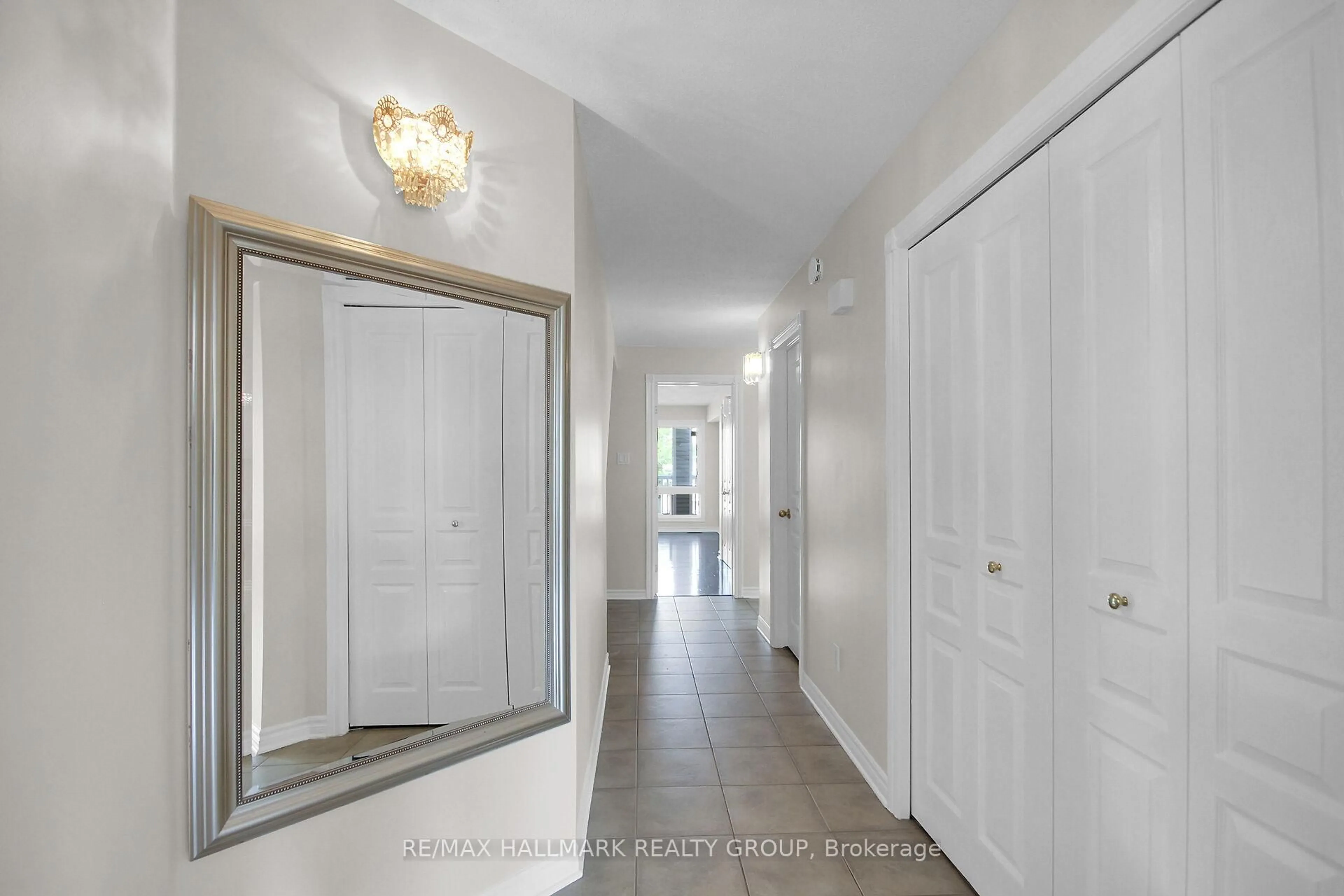 Indoor entryway for 20 Edenvale Dr #5, Ottawa Ontario K2K 3L4