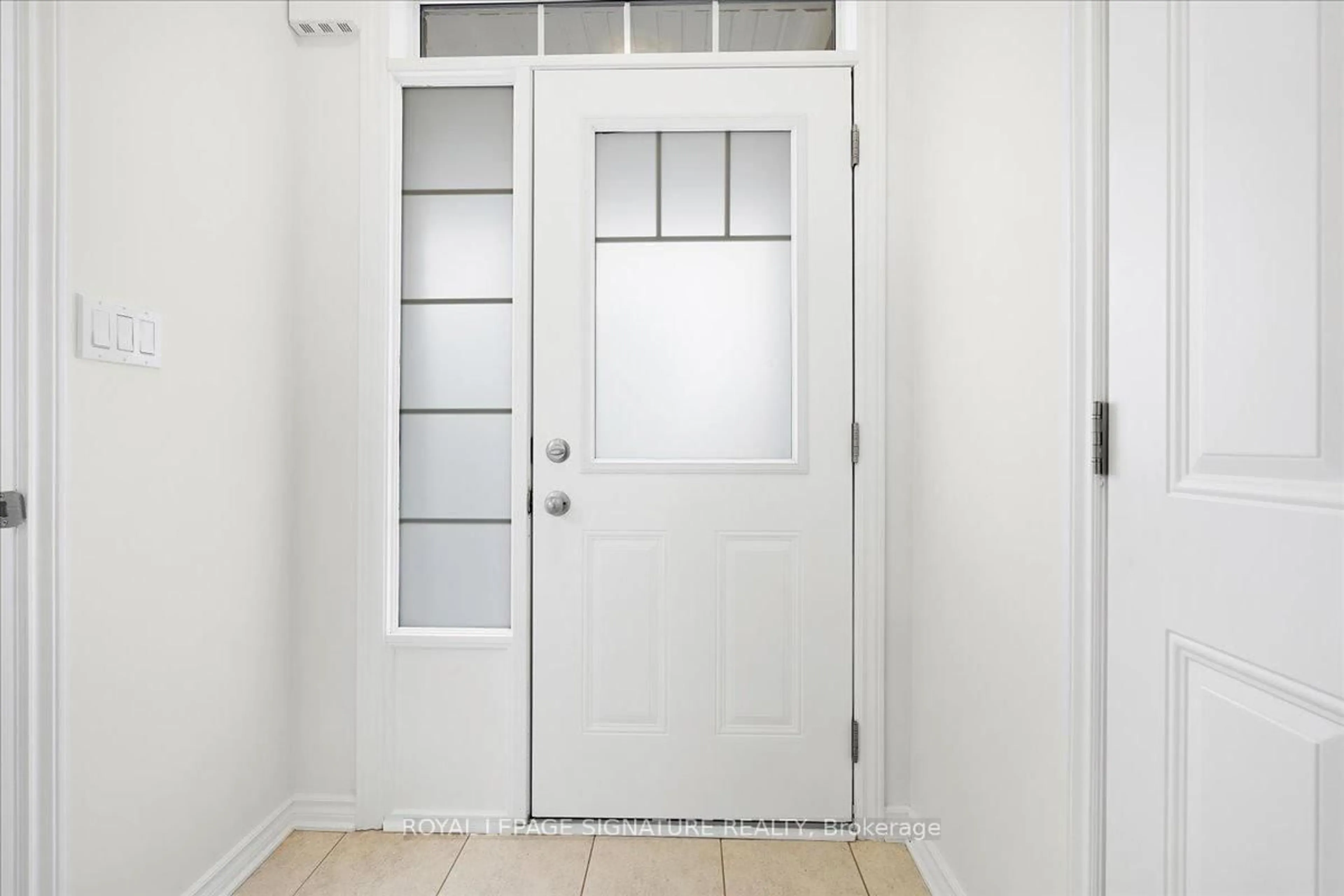 Indoor entryway for 143 Ridge Rd #105, Cambridge Ontario N3E 0E1