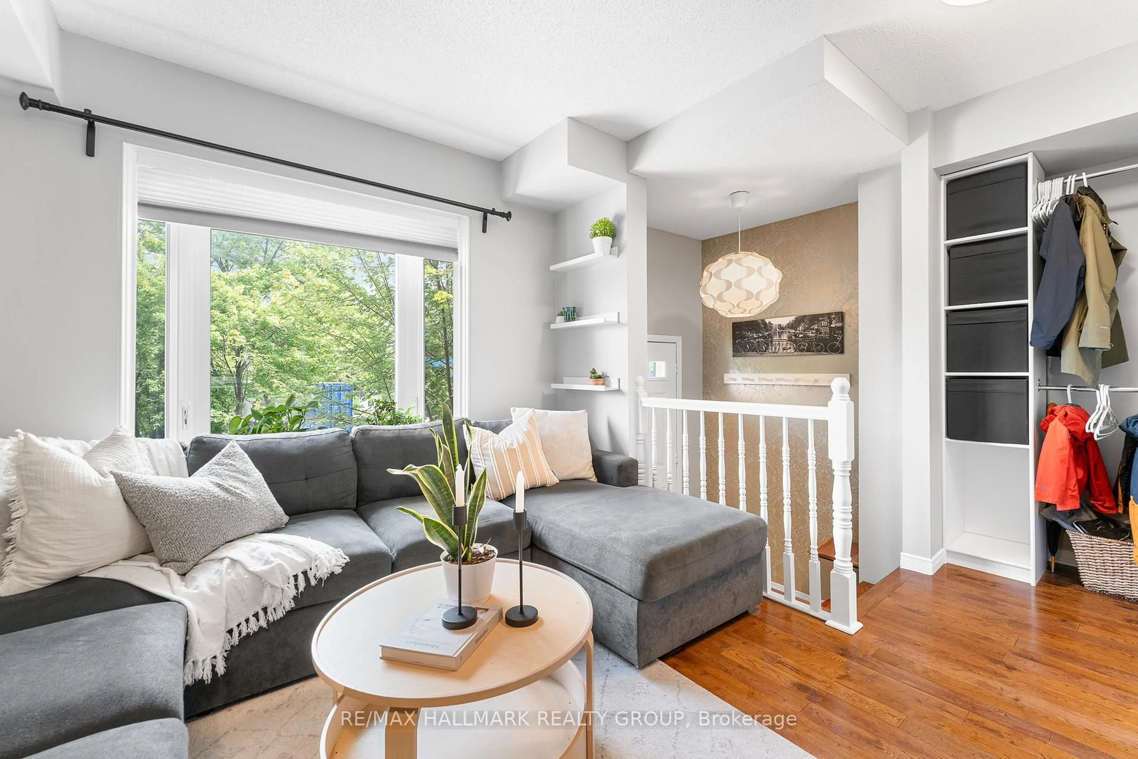 Living room with furniture, unknown for 42 Hintonburg Pl, Ottawa Ontario K1Y 4W6
