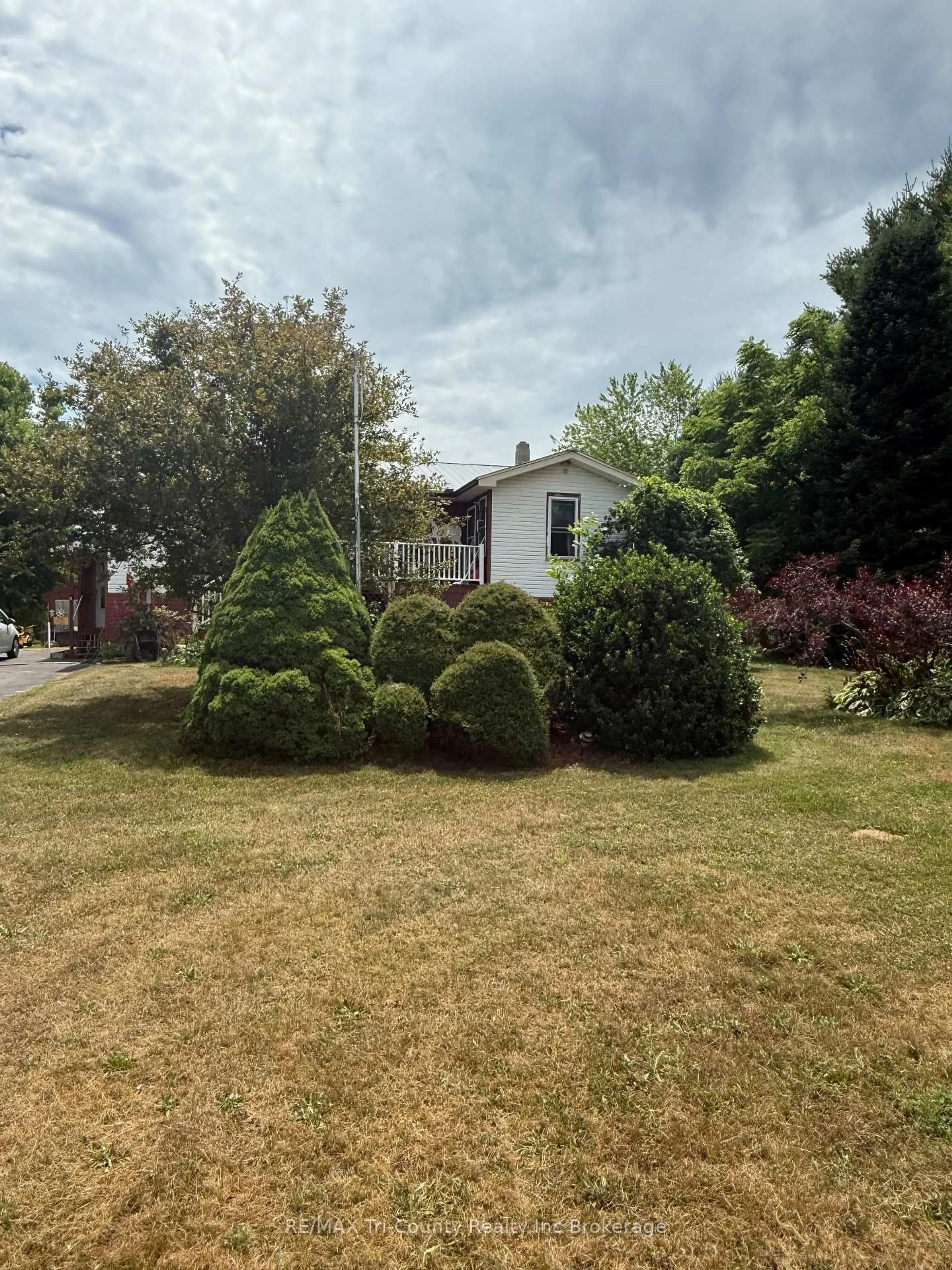 A pic from outside/outdoor area/front of a property/back of a property/a pic from drone, street for 54601 Vienna Line, Bayham Ontario N0J 1T0