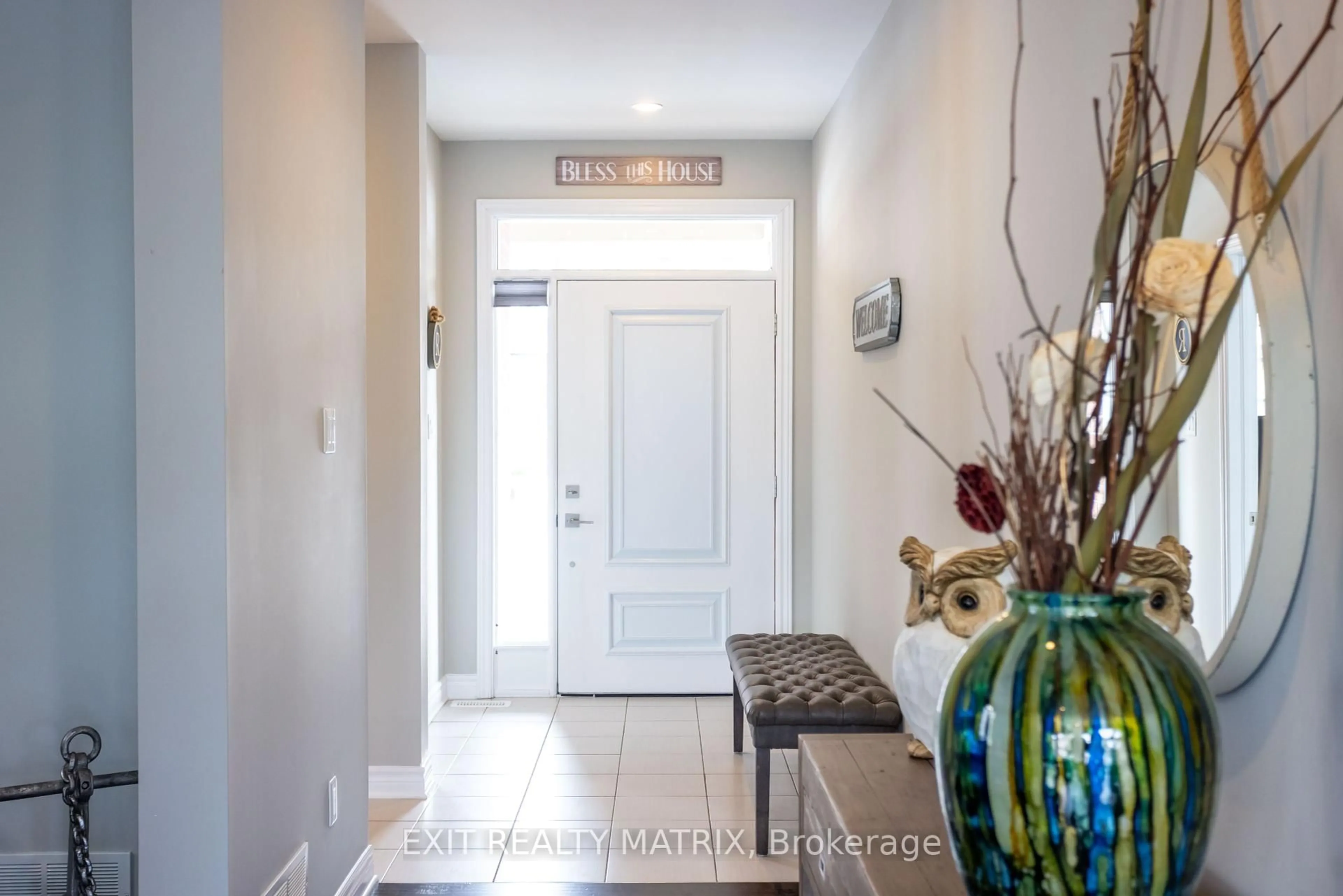 Indoor entryway for 99 Station Tr, Russell Ontario K4R 0A3