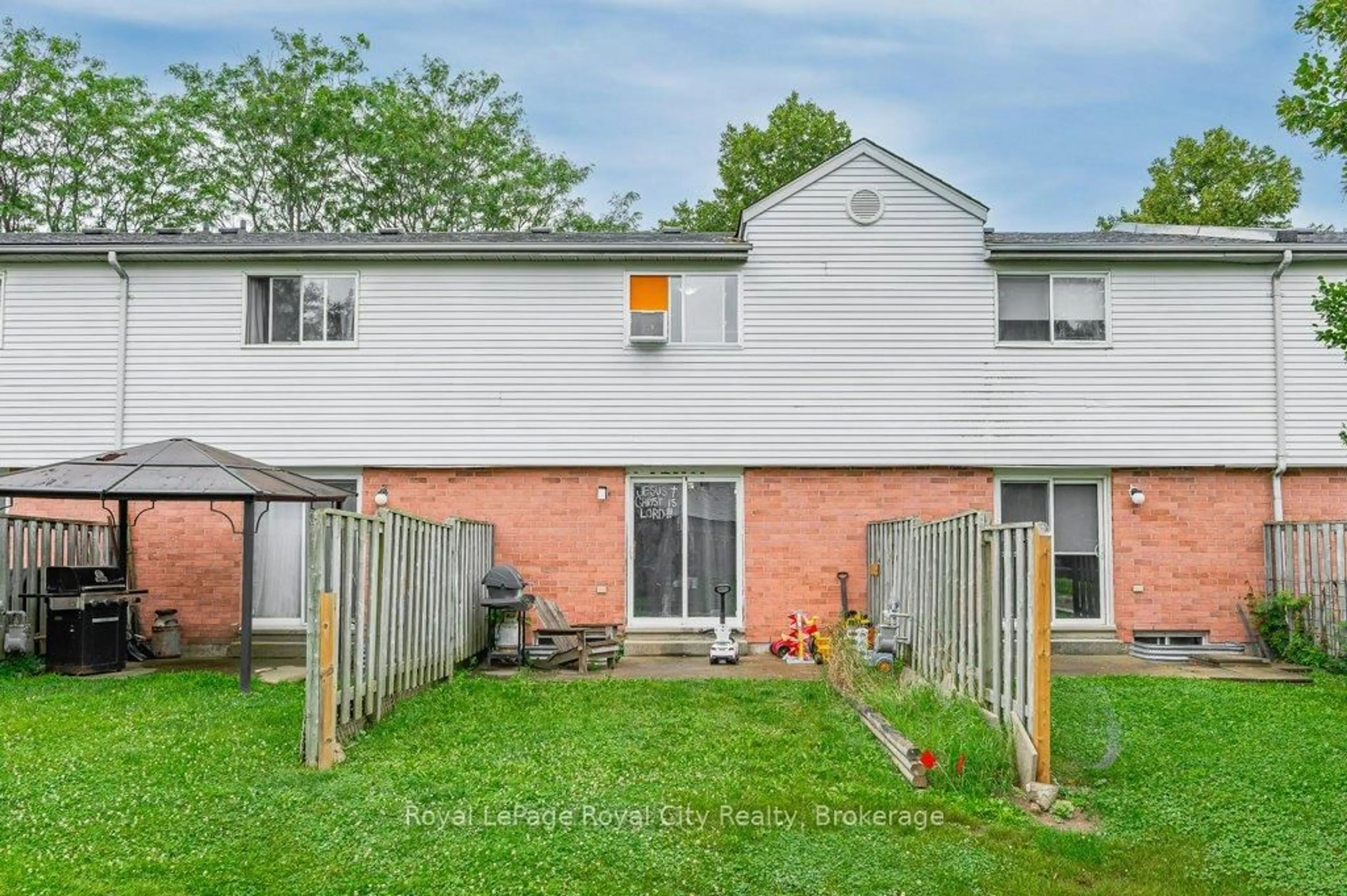 Patio, street for 40 Imperial Rd #8, Guelph Ontario N1H 8B4