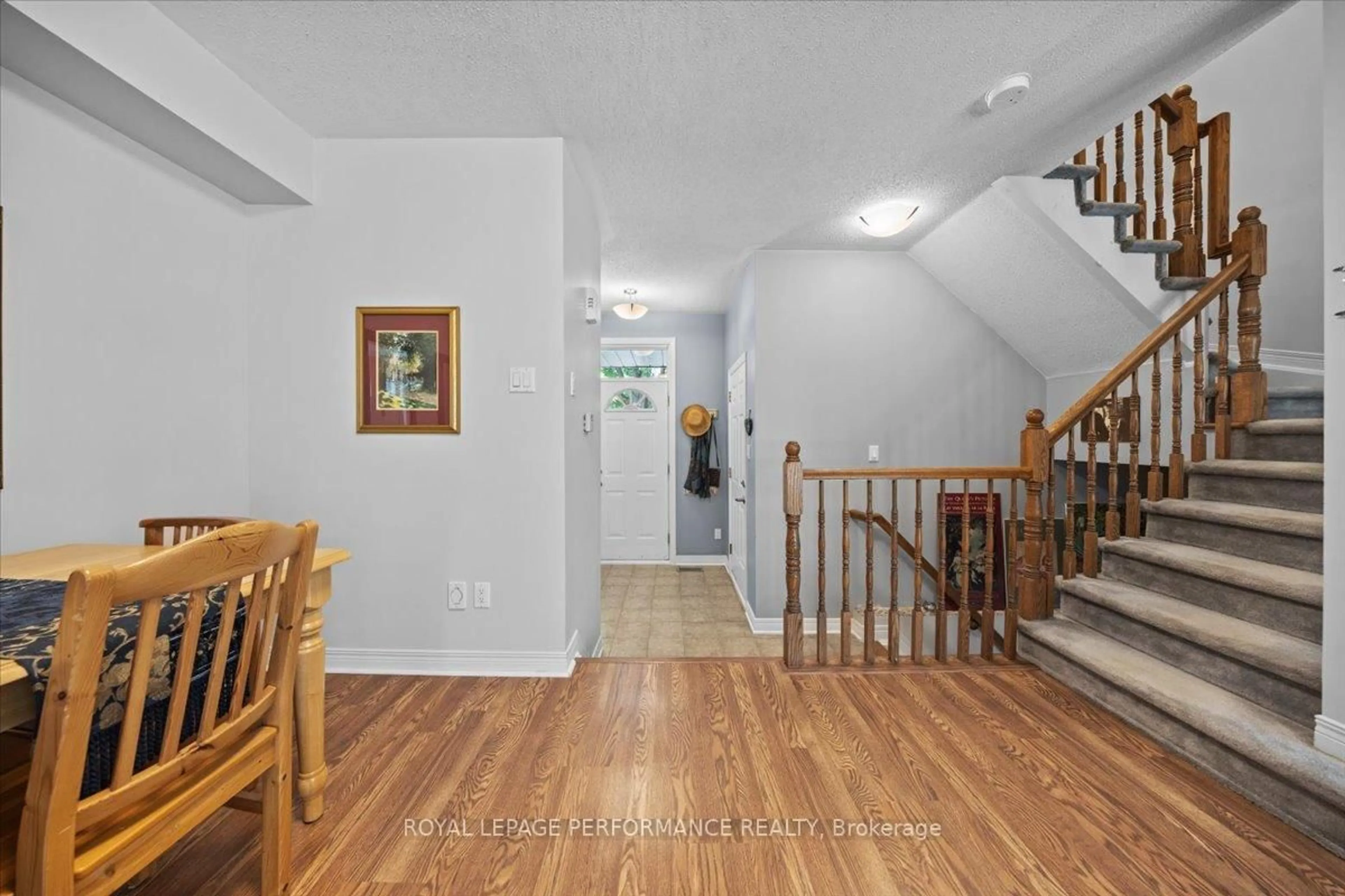 Indoor foyer for 88 Redpath Dr, Ottawa Ontario K2G 6E3
