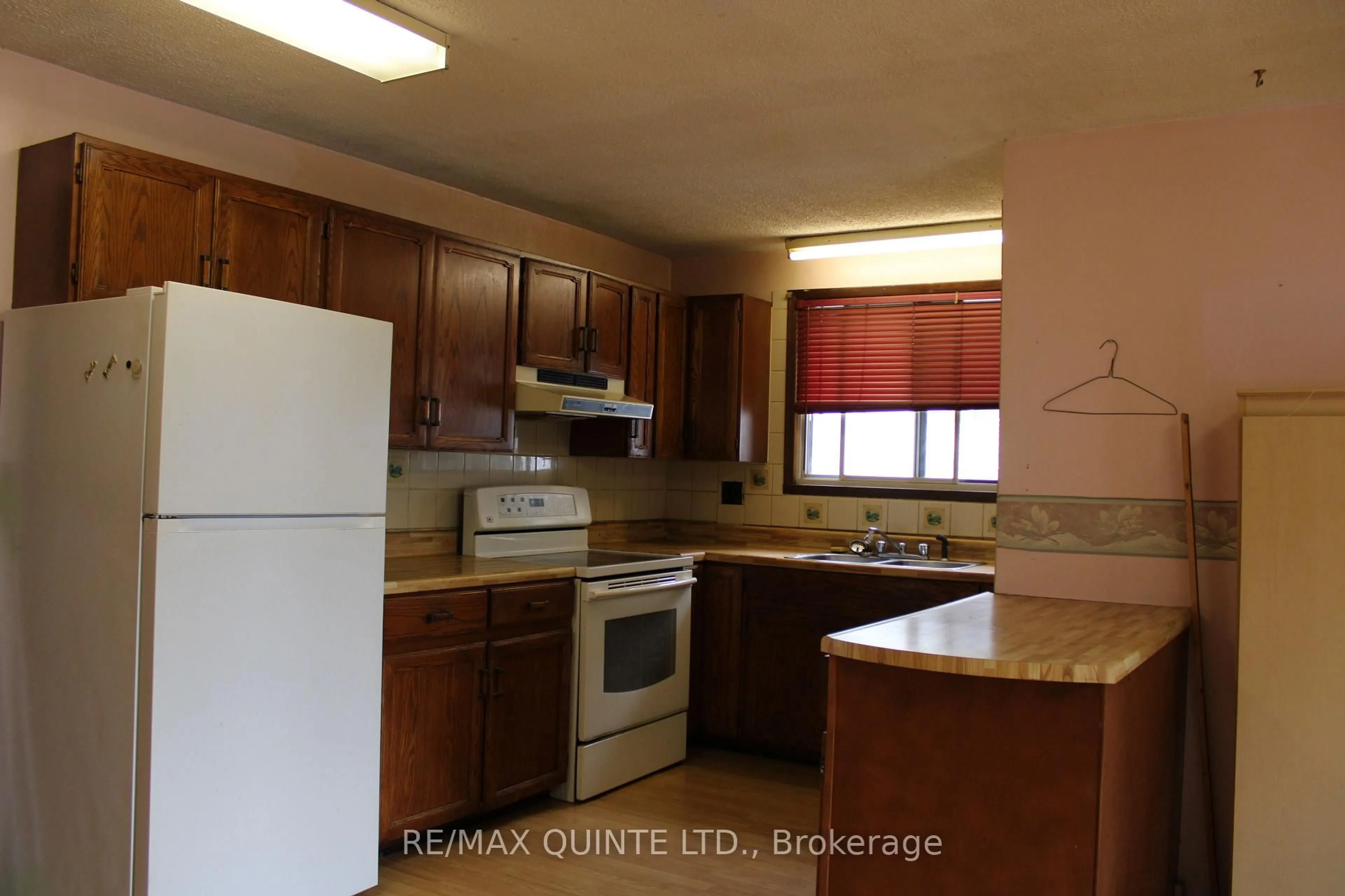 Standard kitchen, unknown for 10 Terrance St, Quinte West Ontario K8V 2L5