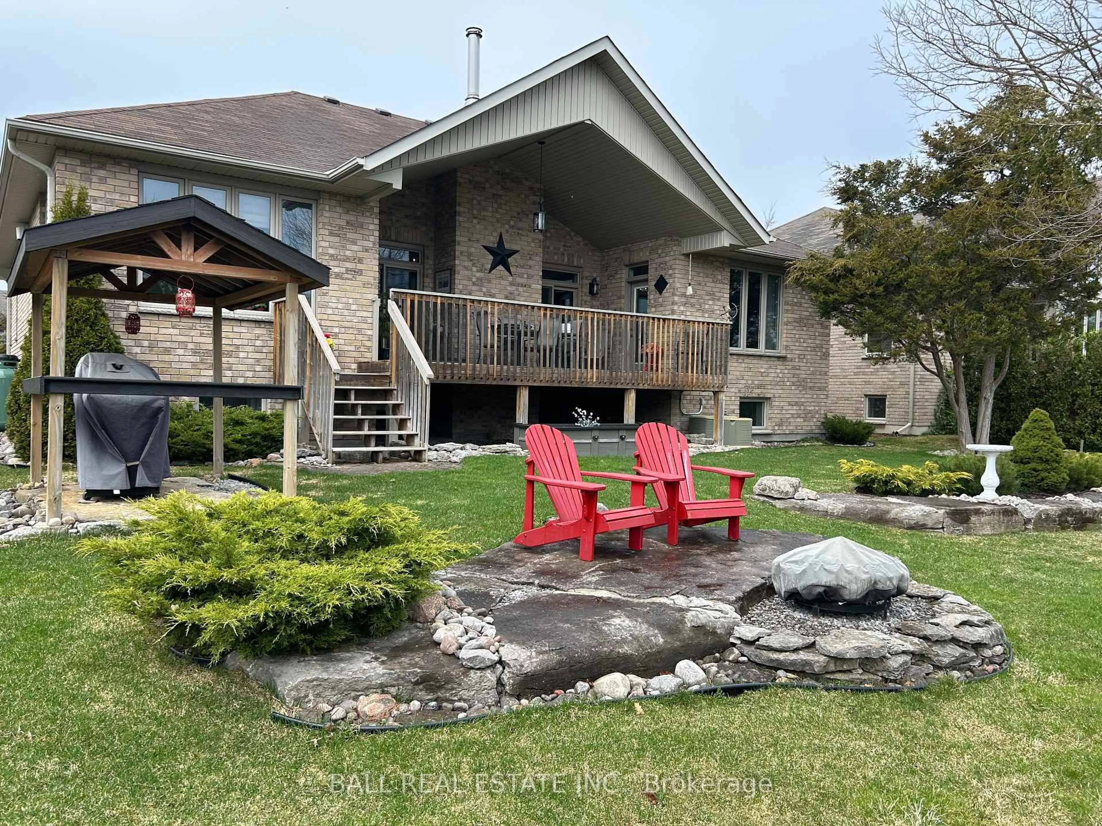 A pic from outside/outdoor area/front of a property/back of a property/a pic from drone, water/lake/river/ocean view for 41 South Harbour Dr, Kawartha Lakes Ontario K0M 1A0