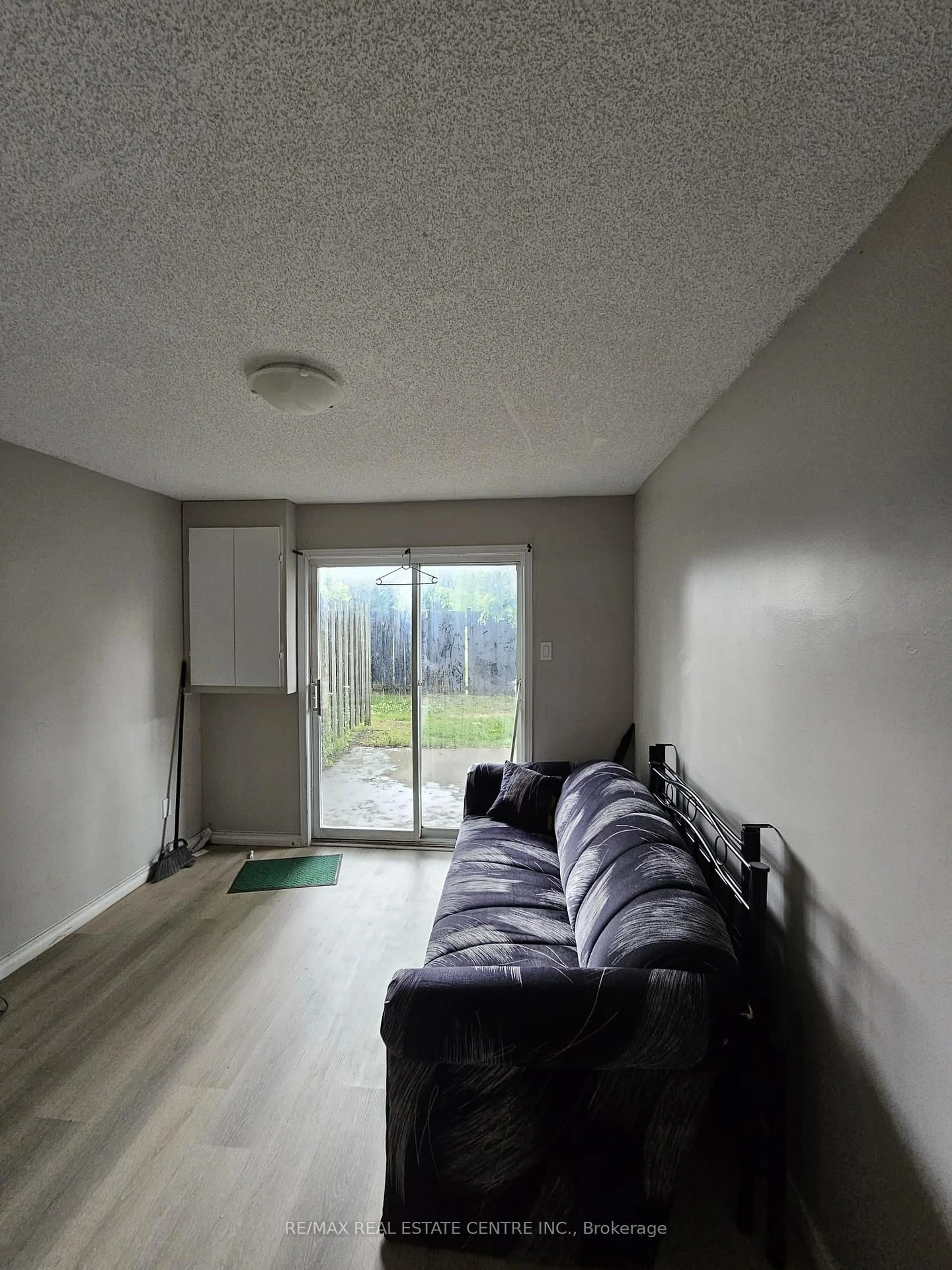 A pic of a room for 190 Fleming Dr #34, London East Ontario N5V 5B8