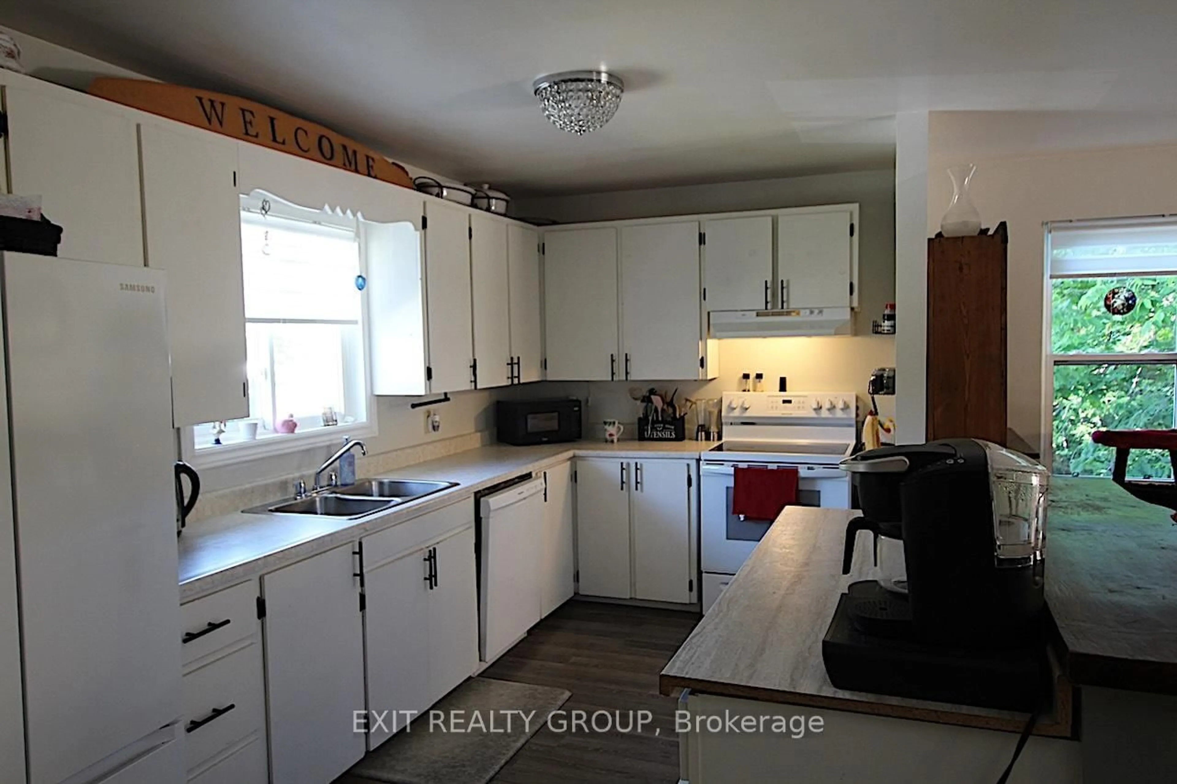 Standard kitchen, unknown for 80 Rollins St, Madoc Ontario K0K 2K0
