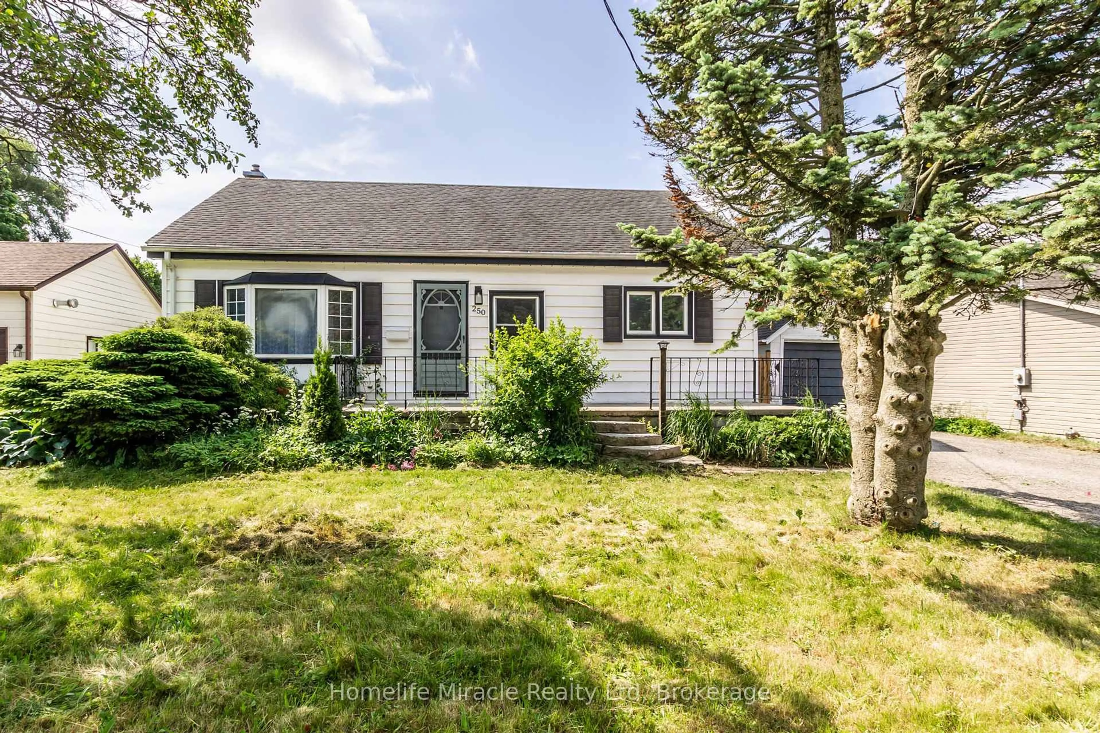 Home with vinyl exterior material, street for 250 Cardigan St, Woodstock Ontario N4S 1Z6
