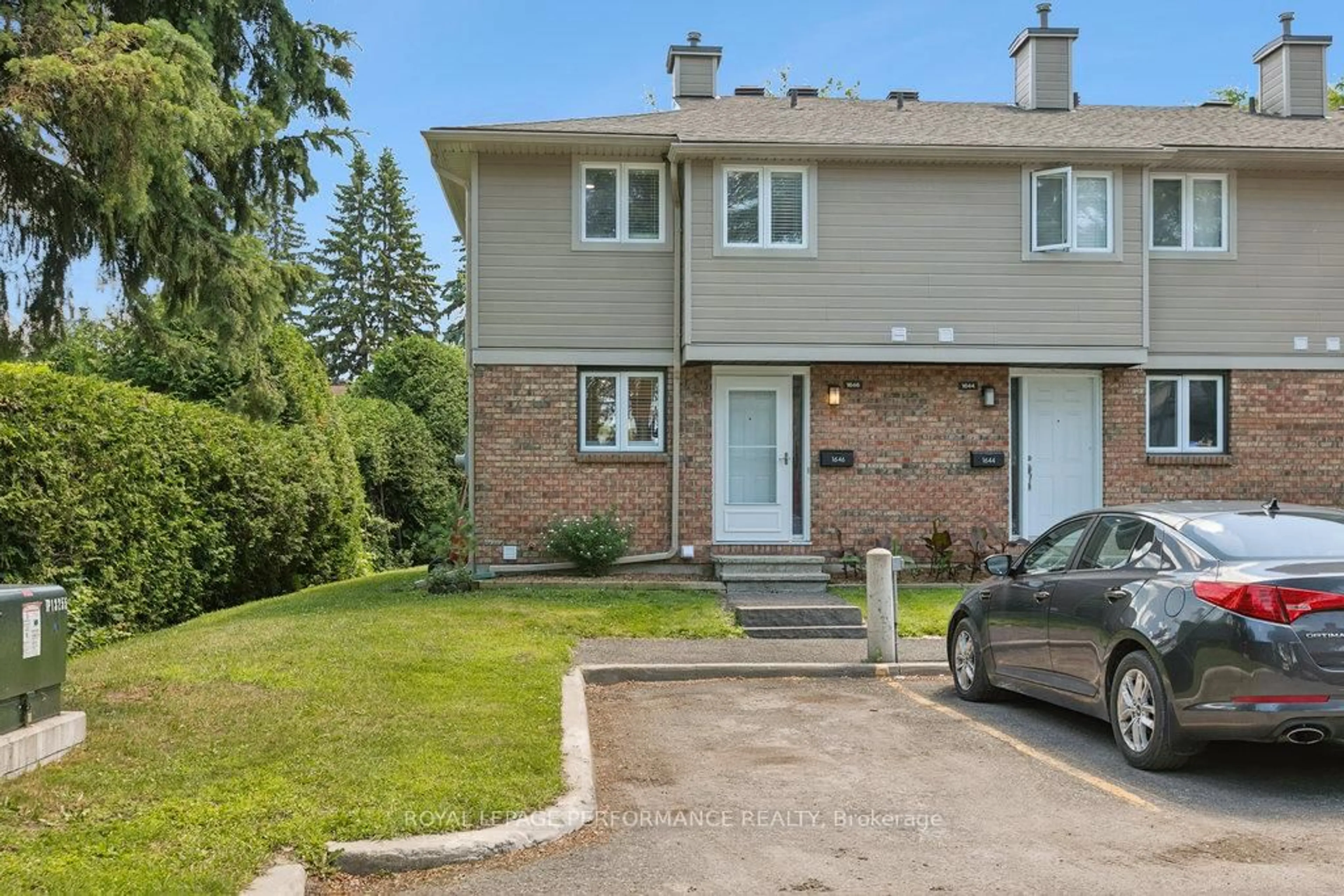 A pic from outside/outdoor area/front of a property/back of a property/a pic from drone, street for 1646 Du Sommet Pl #75, Ottawa Ontario K1C 4Y9