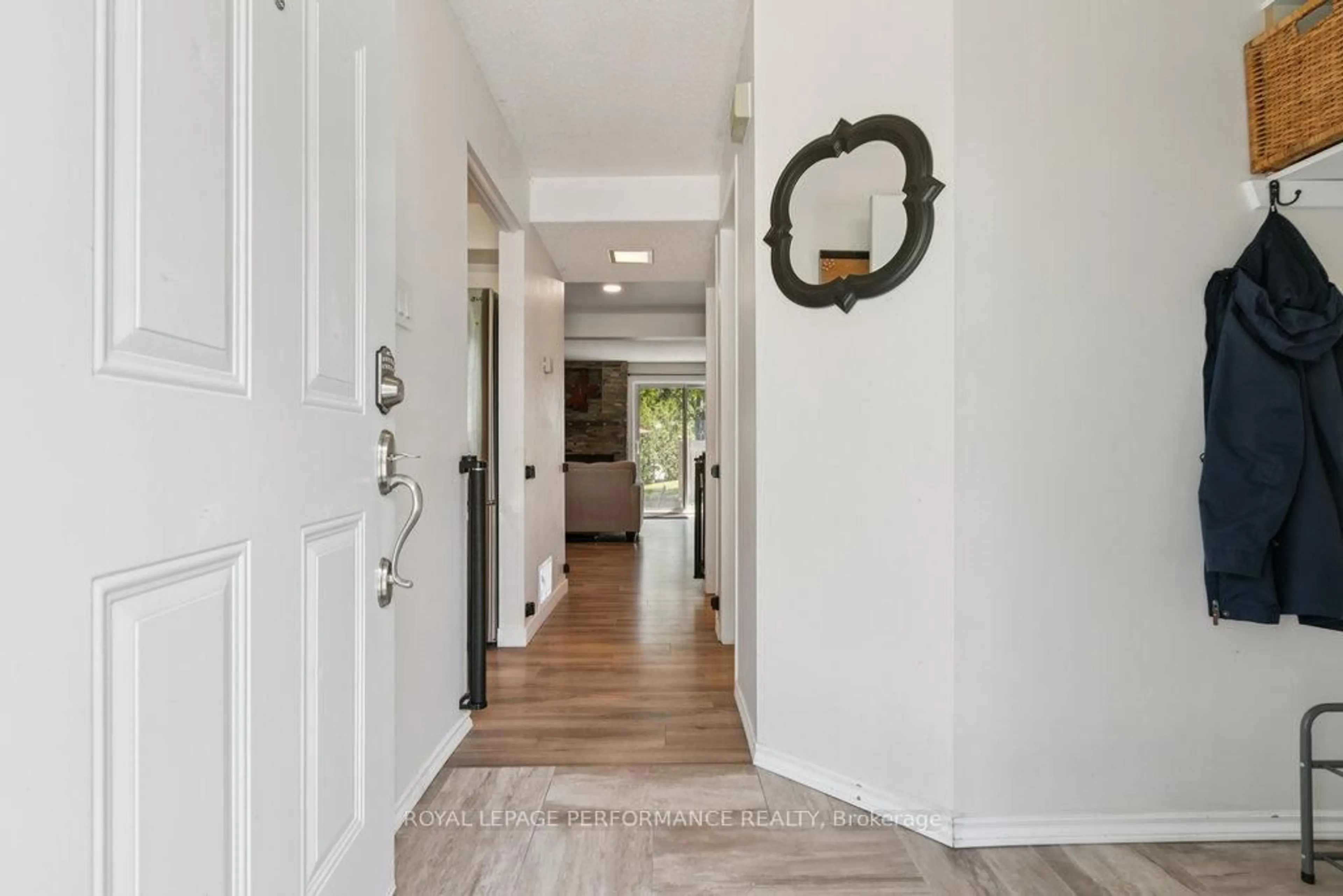 Indoor entryway for 1646 Du Sommet Pl #75, Ottawa Ontario K1C 4Y9