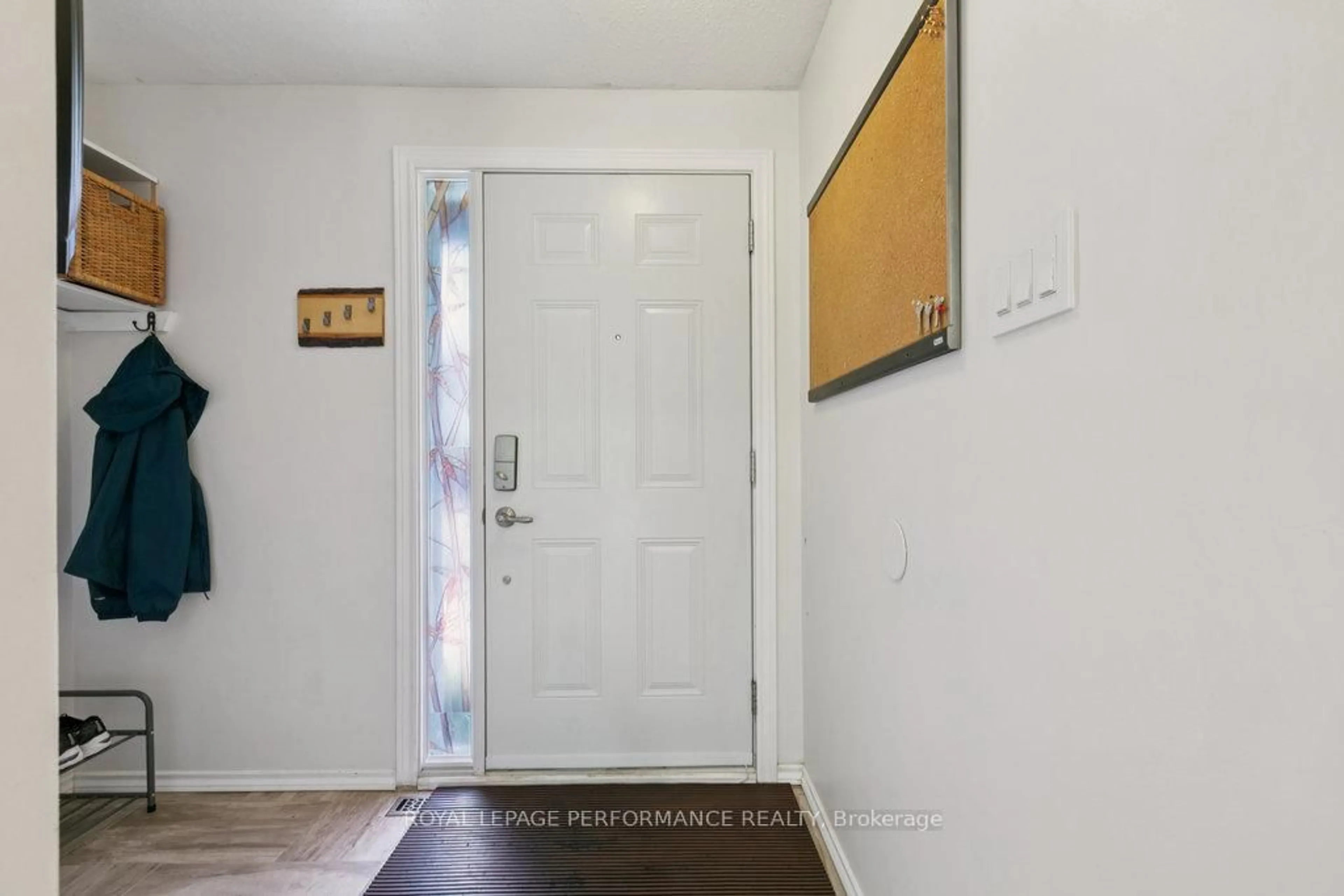 Indoor entryway for 1646 Du Sommet Pl #75, Ottawa Ontario K1C 4Y9