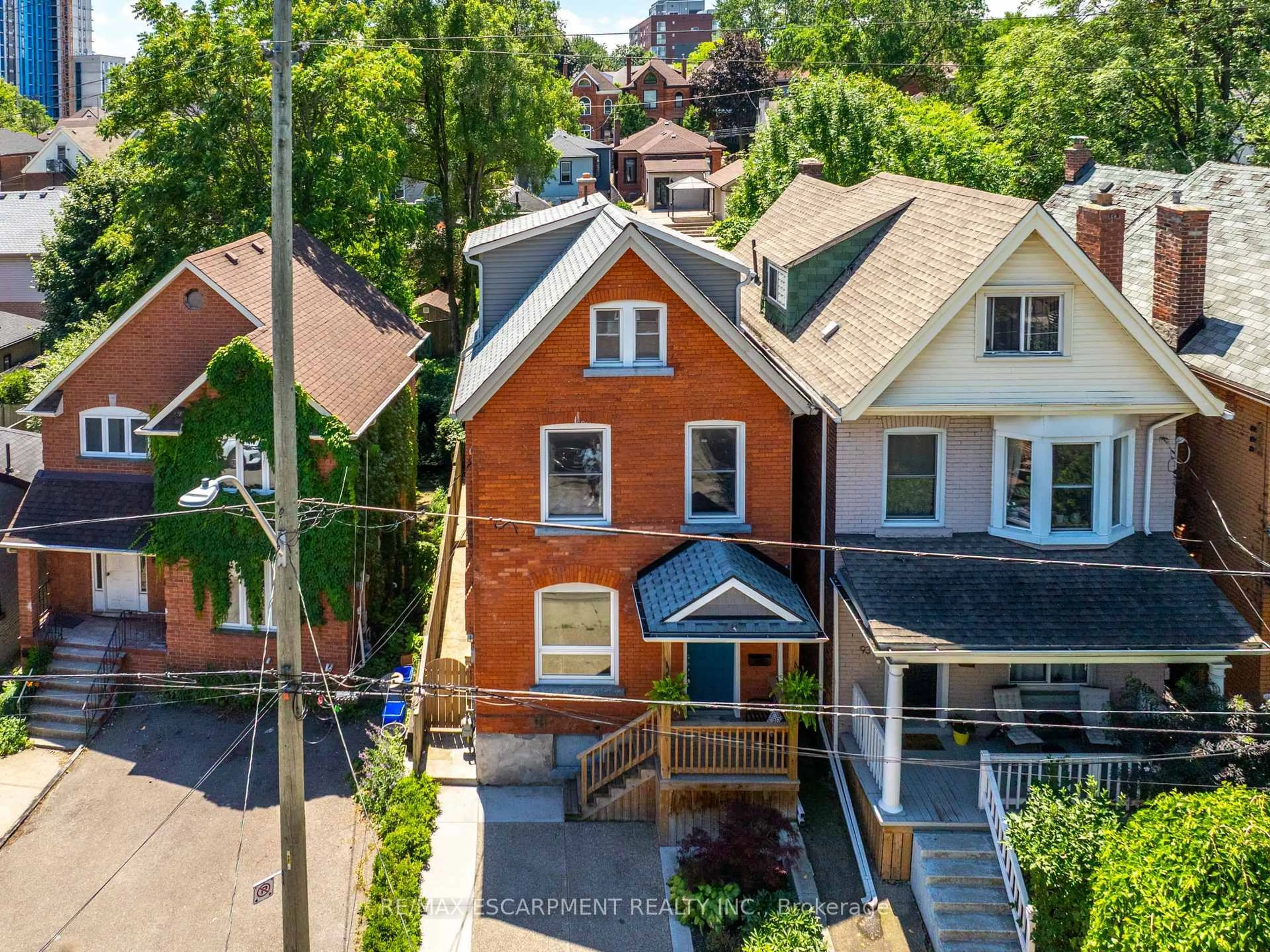 A pic from outside/outdoor area/front of a property/back of a property/a pic from drone, street for 91 Peter St, Hamilton Ontario L8R 1T5
