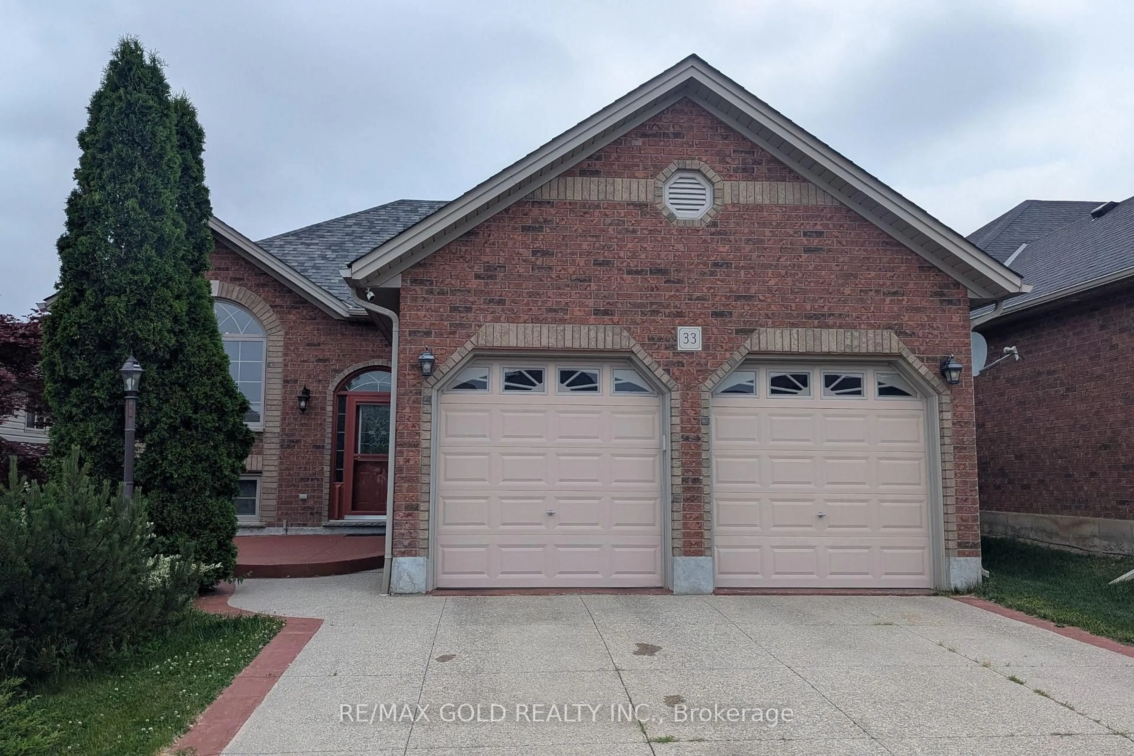 Home with brick exterior material, street for 33 Sheppard St, Brantford Ontario N3T 6R2