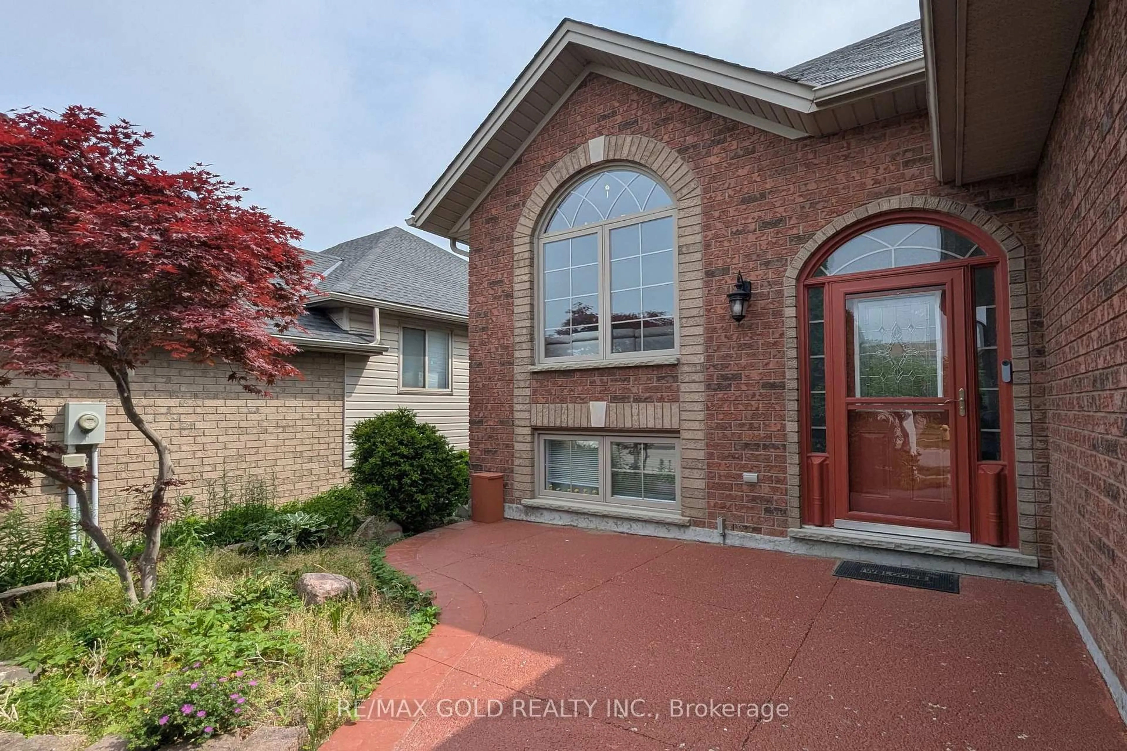 Home with brick exterior material, street for 33 Sheppard St, Brantford Ontario N3T 6R2