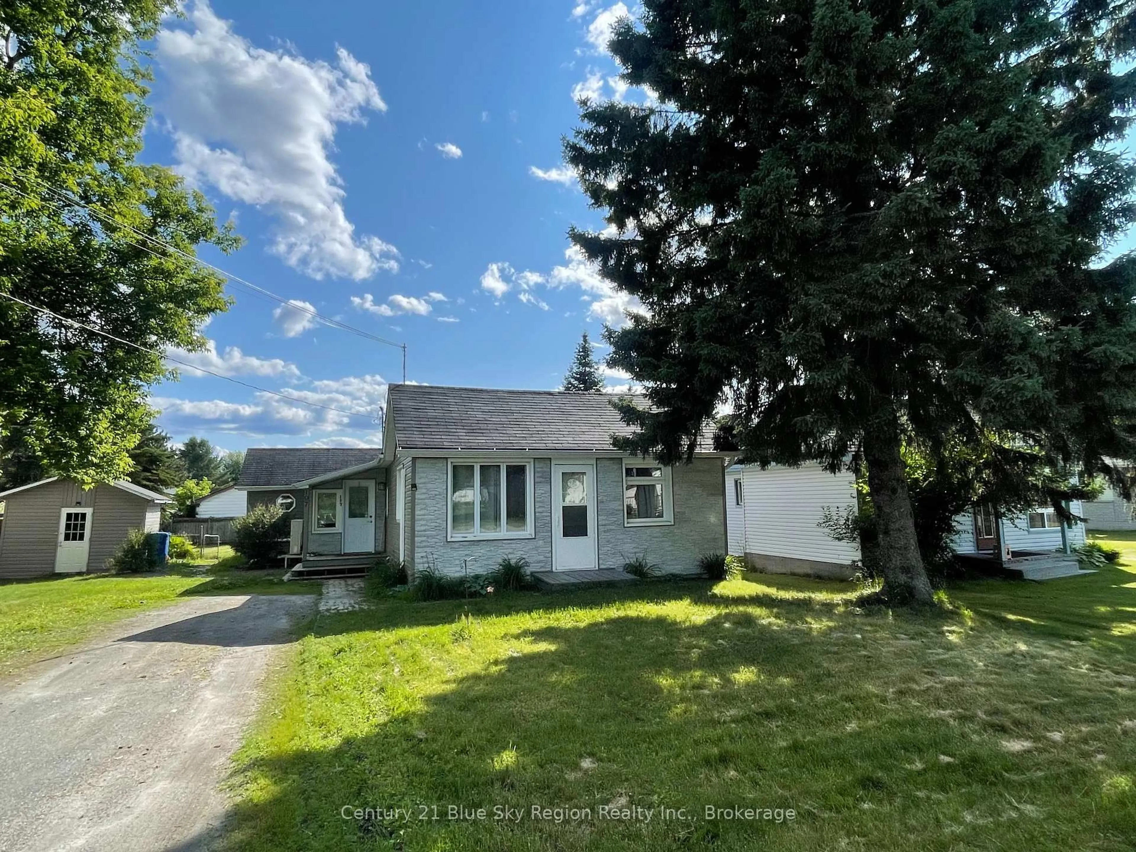 A pic from outside/outdoor area/front of a property/back of a property/a pic from drone, street for 197 Ottawa St, West Nipissing Ontario P2B 3H6