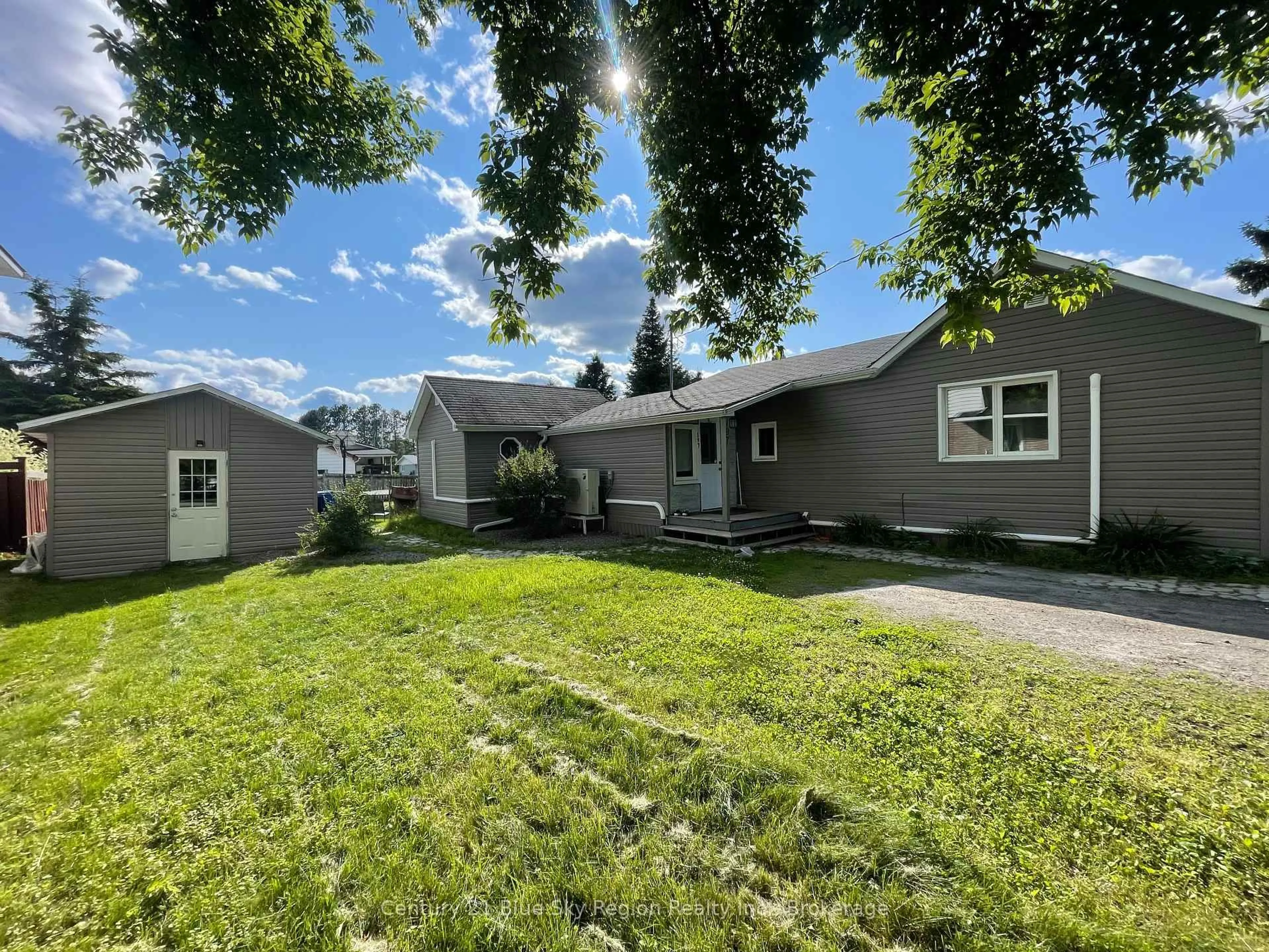 A pic from outside/outdoor area/front of a property/back of a property/a pic from drone, street for 197 Ottawa St, West Nipissing Ontario P2B 3H6