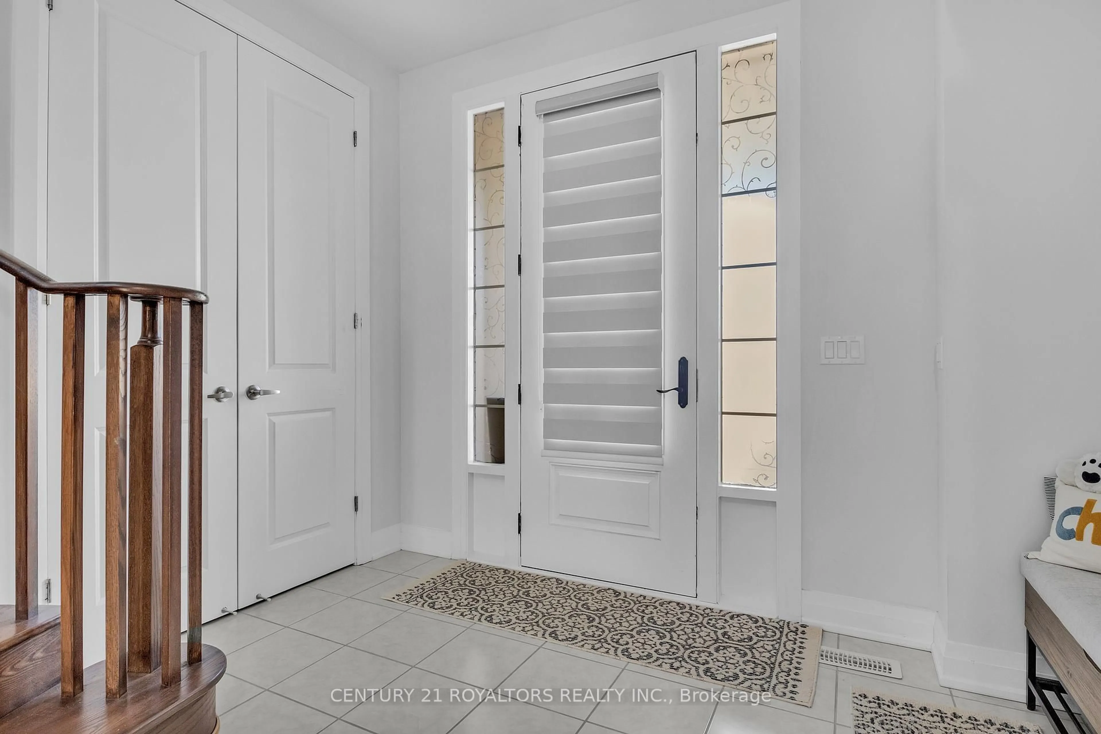 Indoor entryway for 1000 Centennial Crt, Woodstock Ontario N4T 0N8