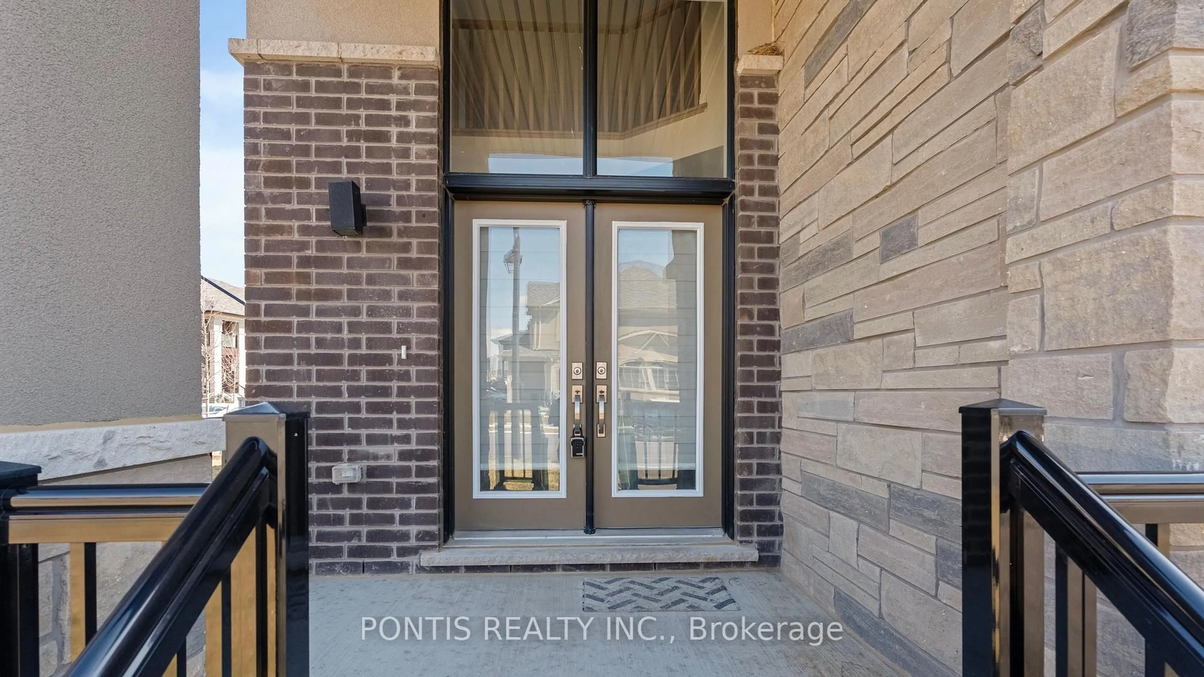 Indoor entryway for 1 Brewis St, Brant Ontario N3L 0L2