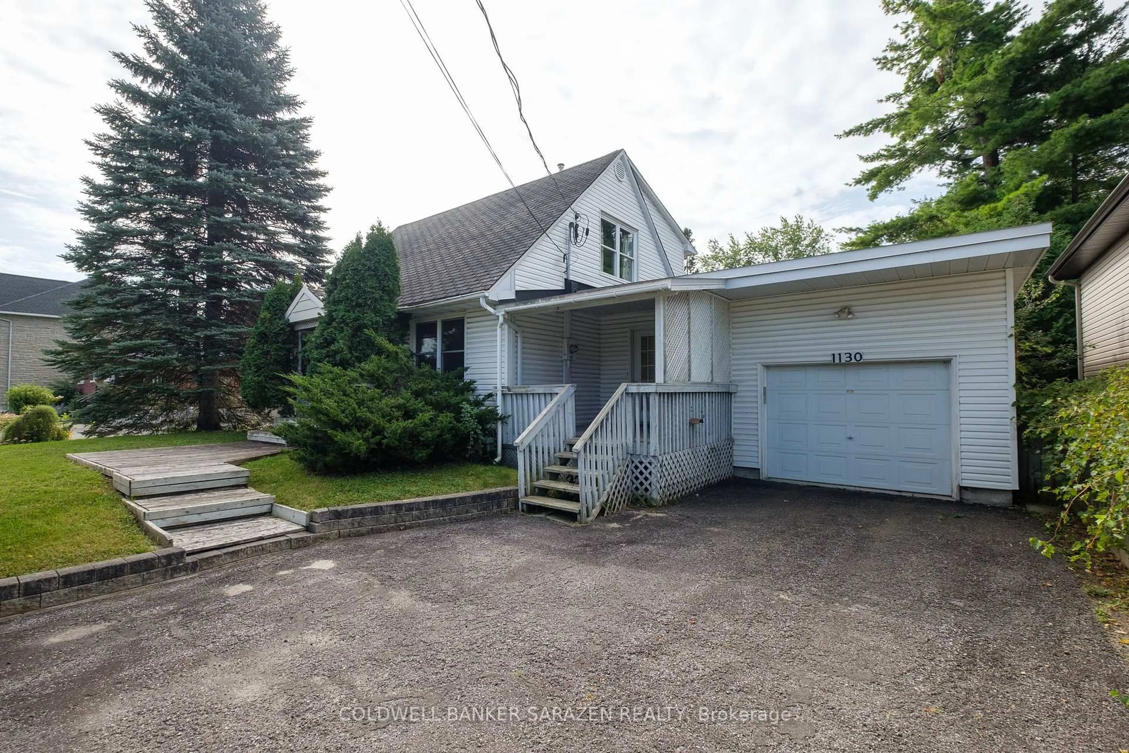 A pic from outside/outdoor area/front of a property/back of a property/a pic from drone, street for 1130 Falaise Rd, Ottawa Ontario K2E 6R5