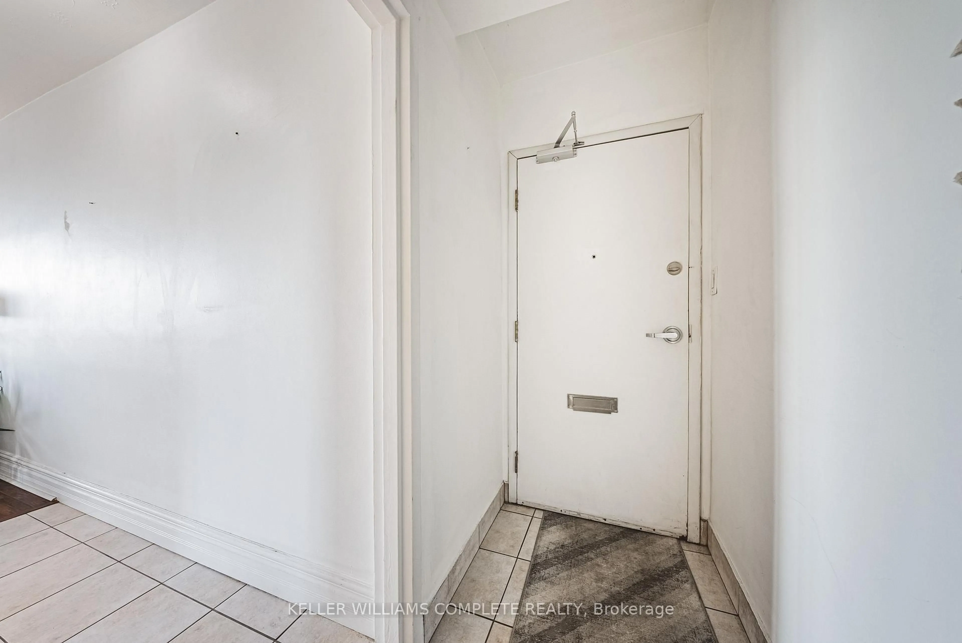 Indoor entryway for 101 QUEEN St #606, Hamilton Ontario L8P 3R9