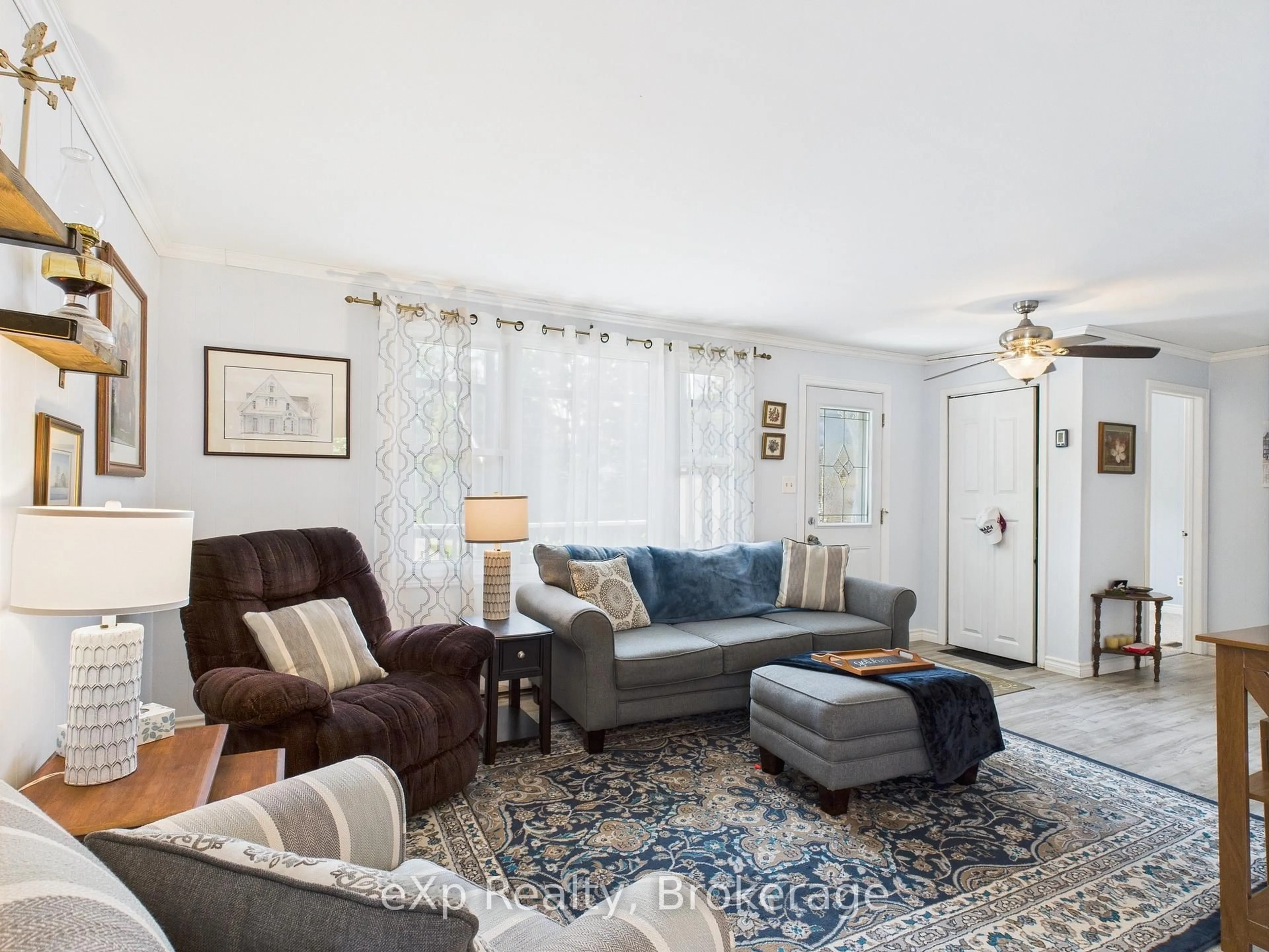 Living room with furniture, unknown for 105 Menomini Rd, Huron-Kinloss Ontario N2Z 2X3