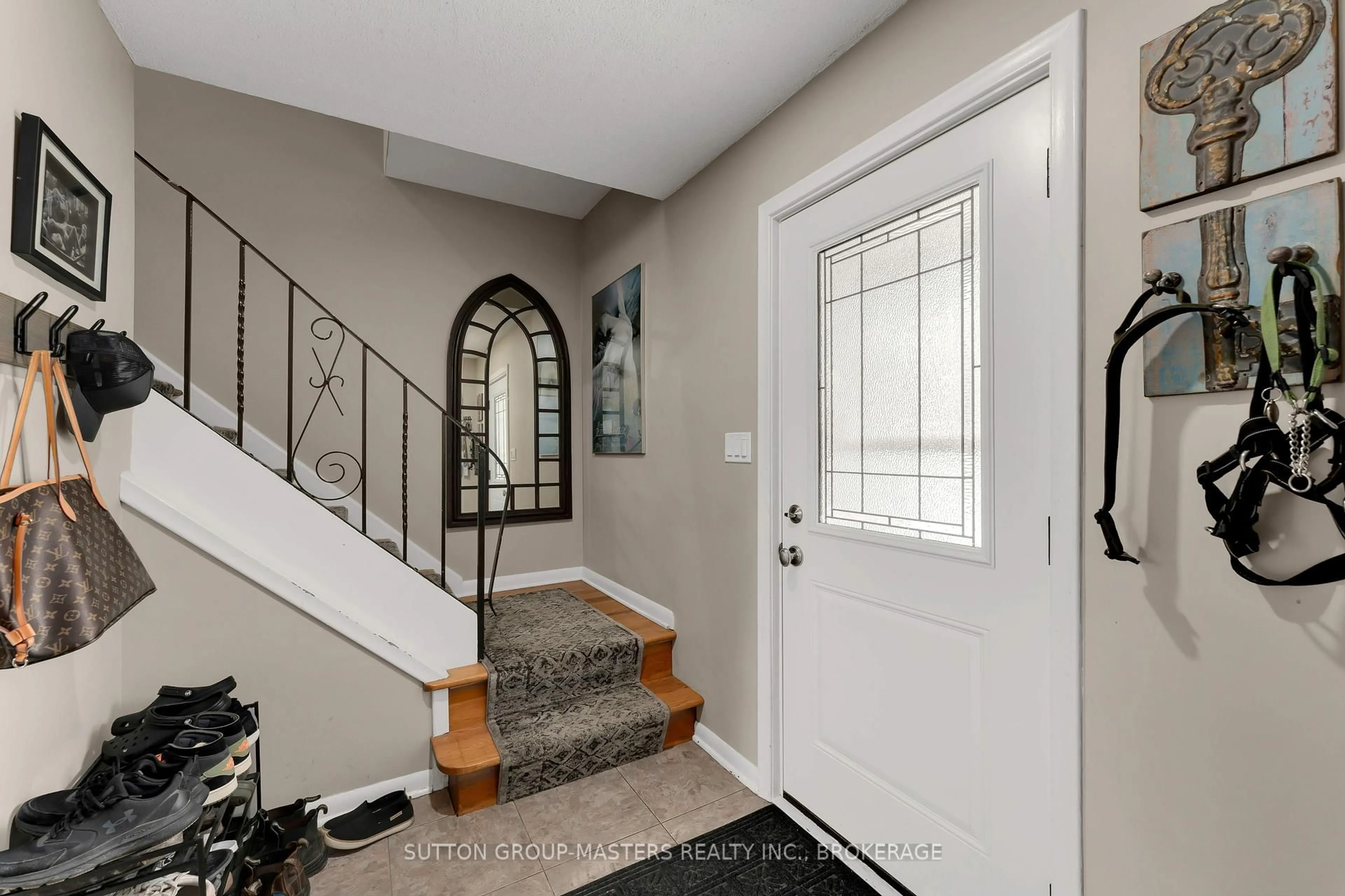 Indoor entryway for 683 Carnaby St, Kingston Ontario K7M 5M8