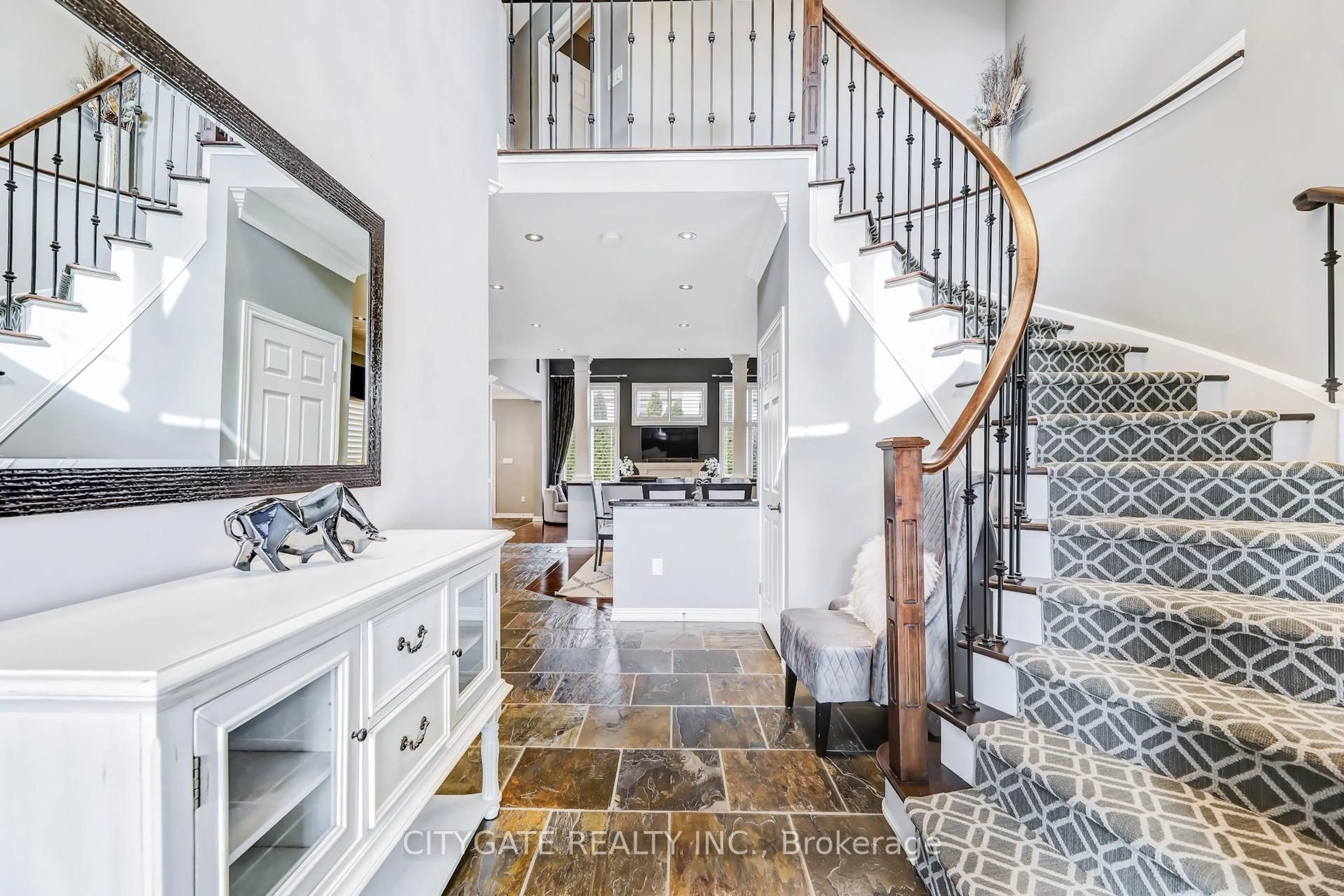 Indoor entryway for 24 Simpson Ave, Hamilton Ontario L0R 1P0