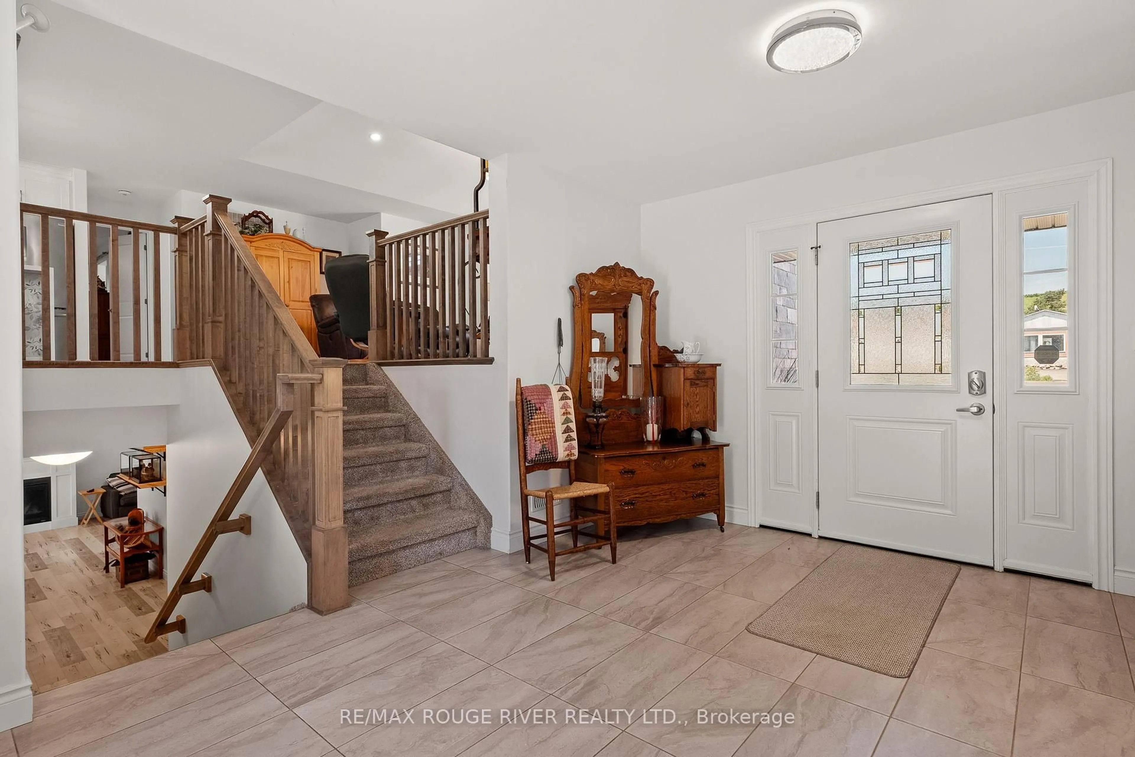 Indoor entryway for 9633 COUNTY ROAD 2, Hamilton Township Ontario K9A 4J8