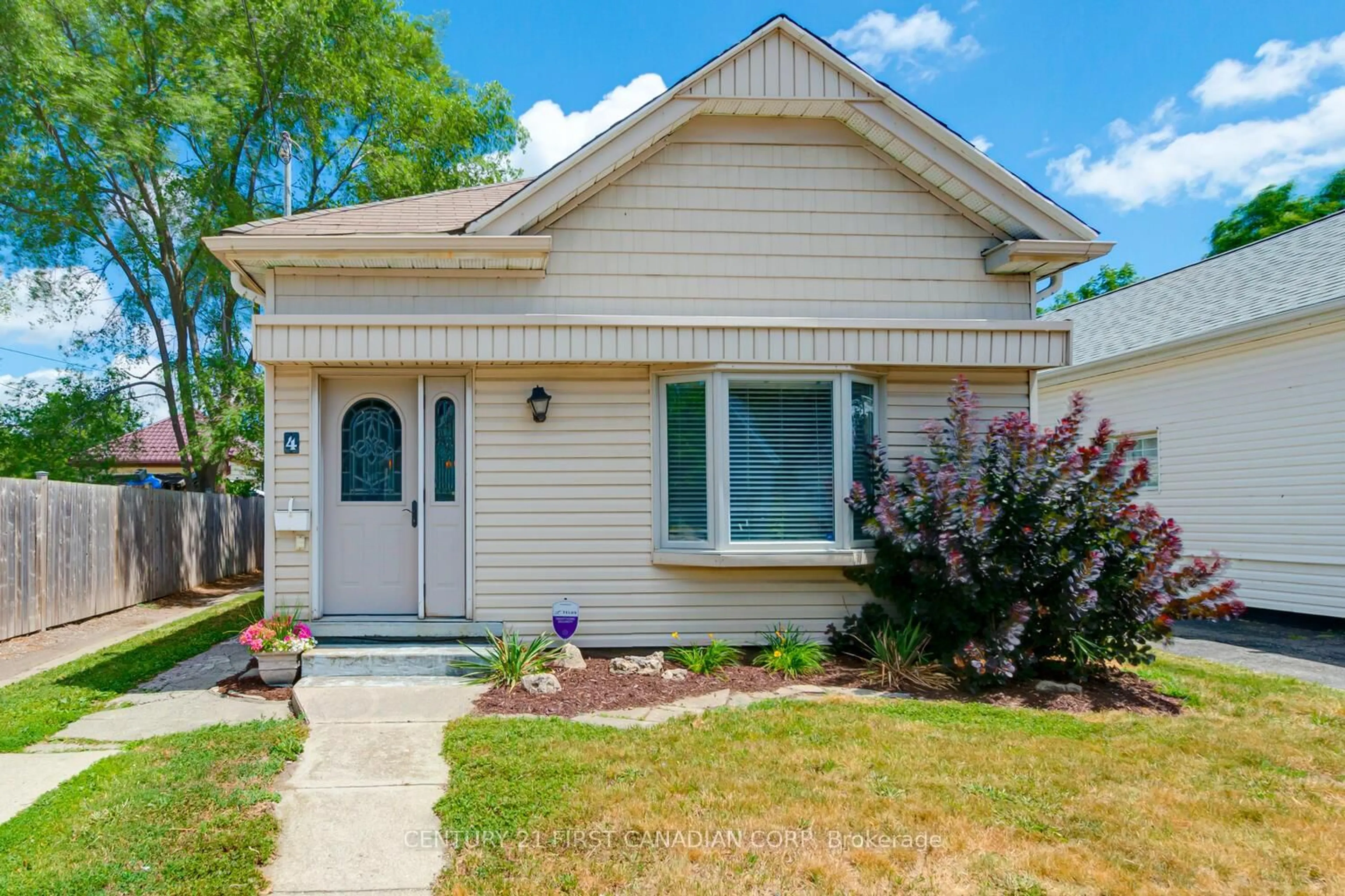Home with vinyl exterior material, street for 4 ADELAIDE St, London South Ontario N5Z 3J8