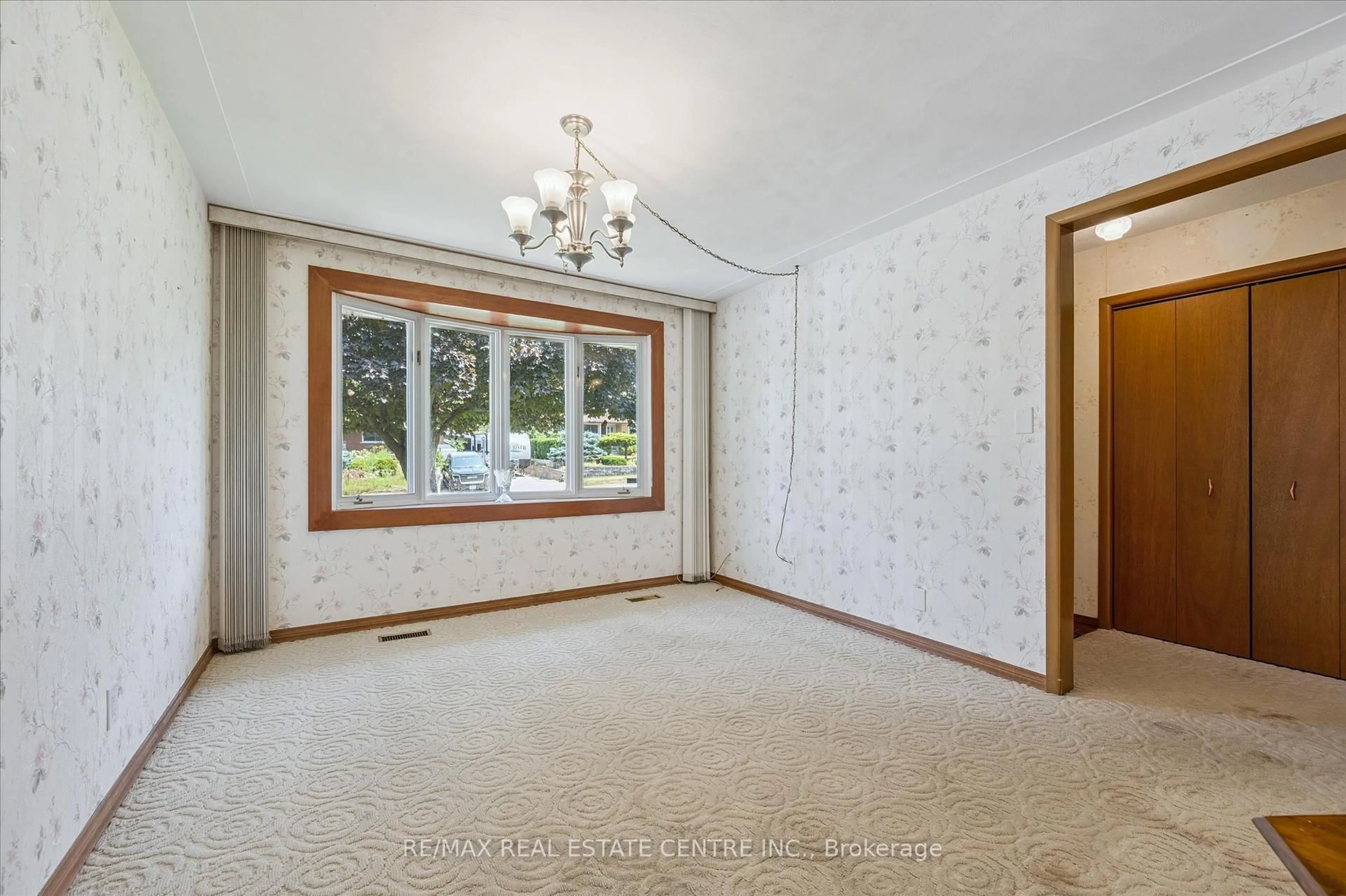 A pic of a room for 160 Weaver St, Cambridge Ontario N3C 1W4