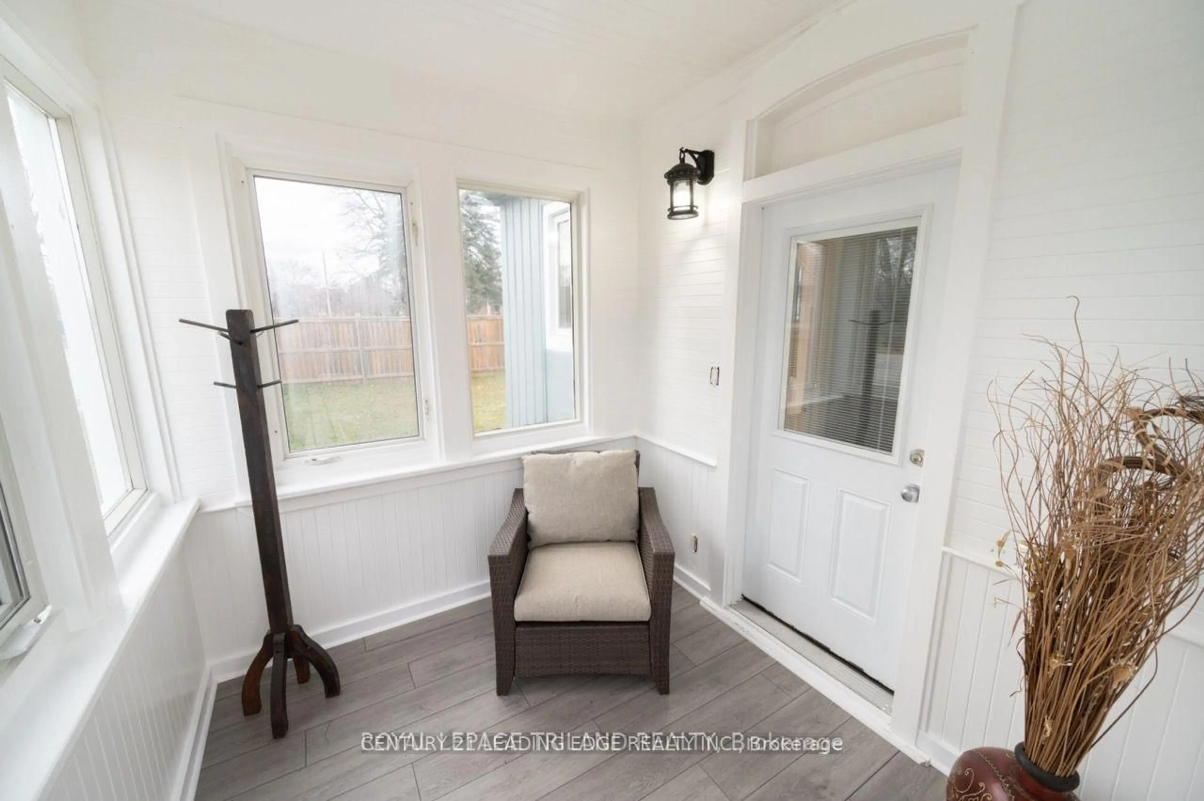 Indoor entryway for 1444 Gore Rd, London East Ontario N5W 1R9