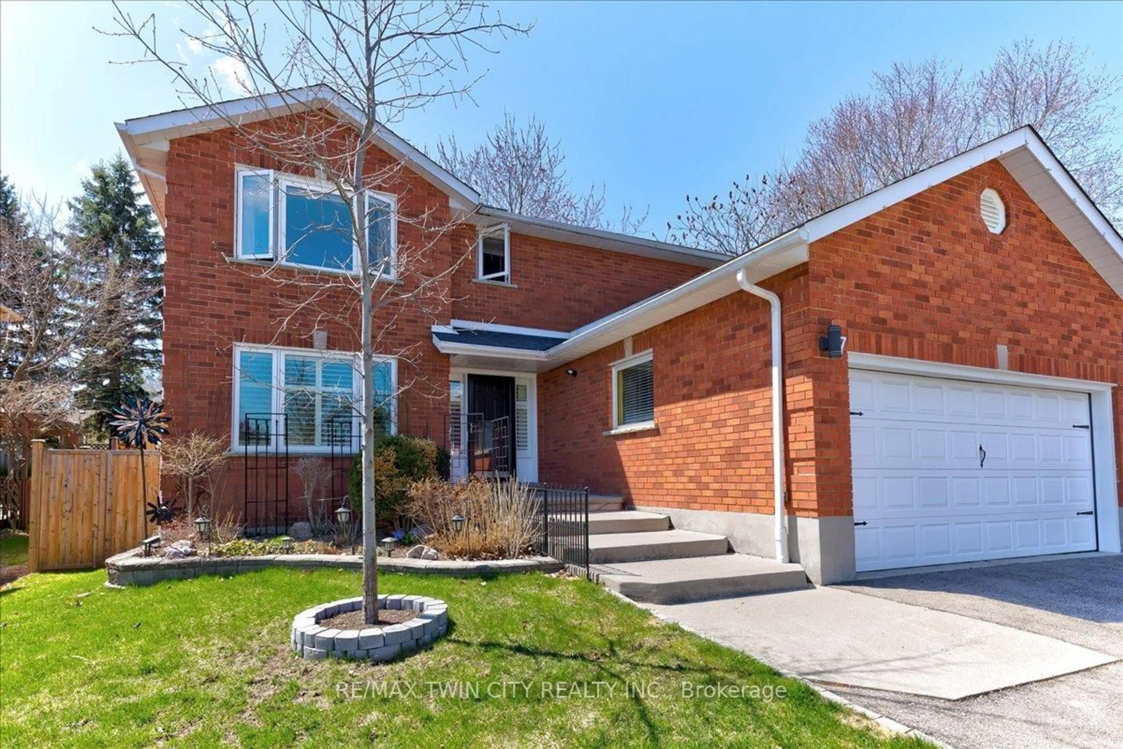 Home with brick exterior material, street for 7 Chandos Dr, Kitchener Ontario N2A 3C2