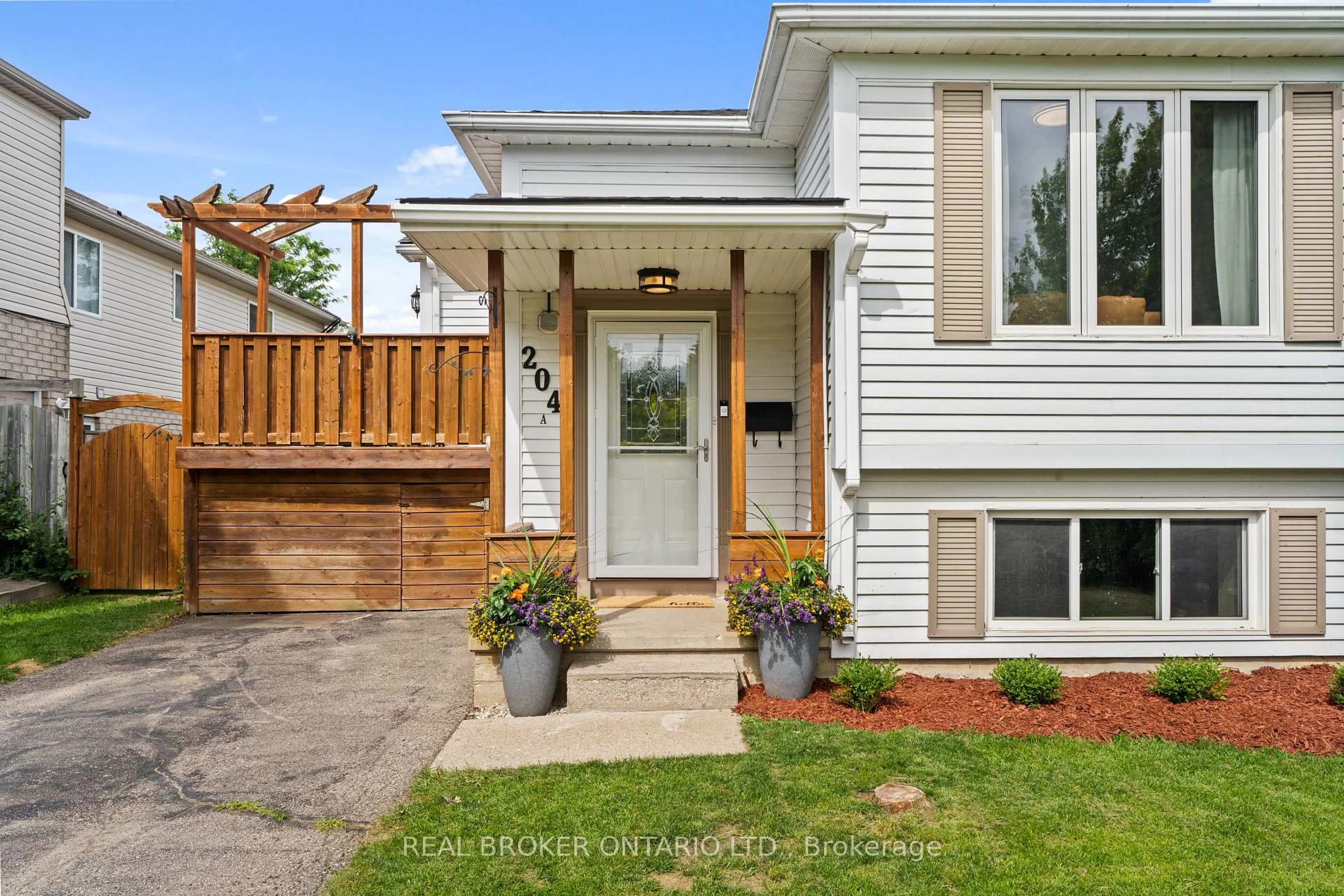 Home with vinyl exterior material, street for 204A SPRINGFIELD Cres, Waterloo Ontario N2T 2M6