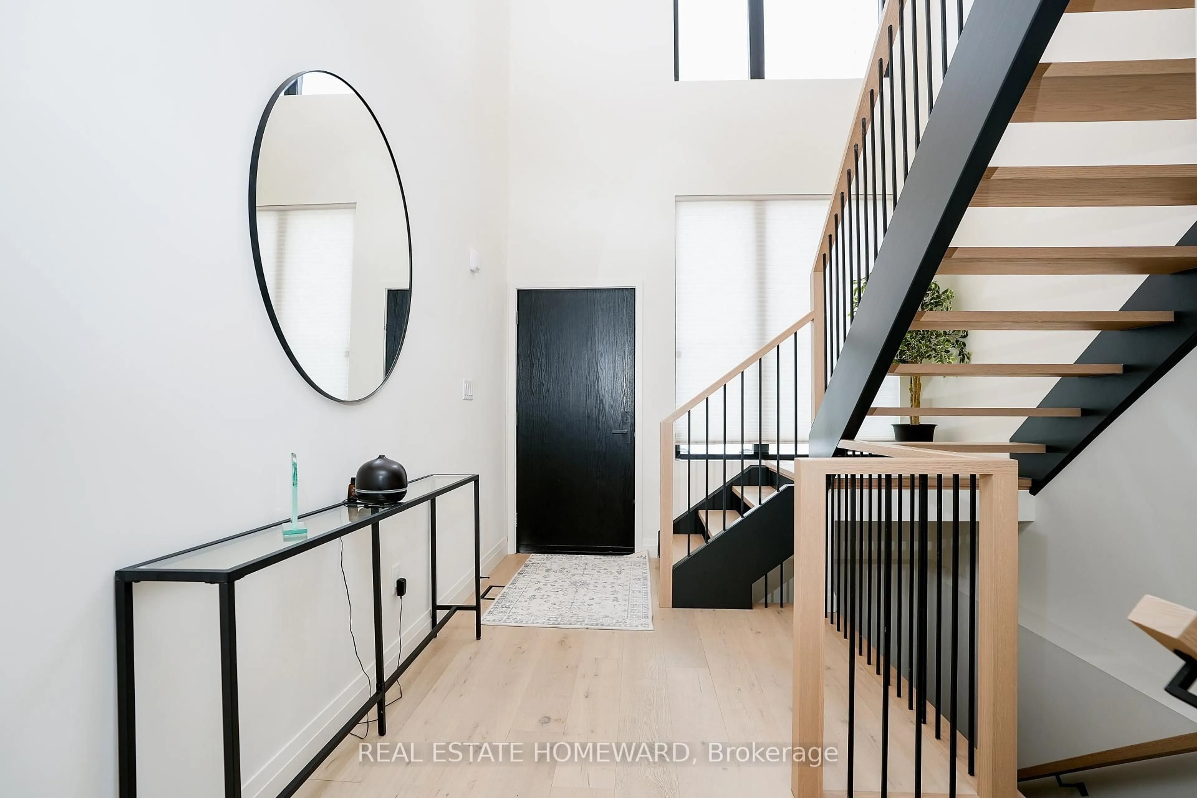 Indoor entryway for 104 Lametti Dr, Pelham Ontario L0S 1E6