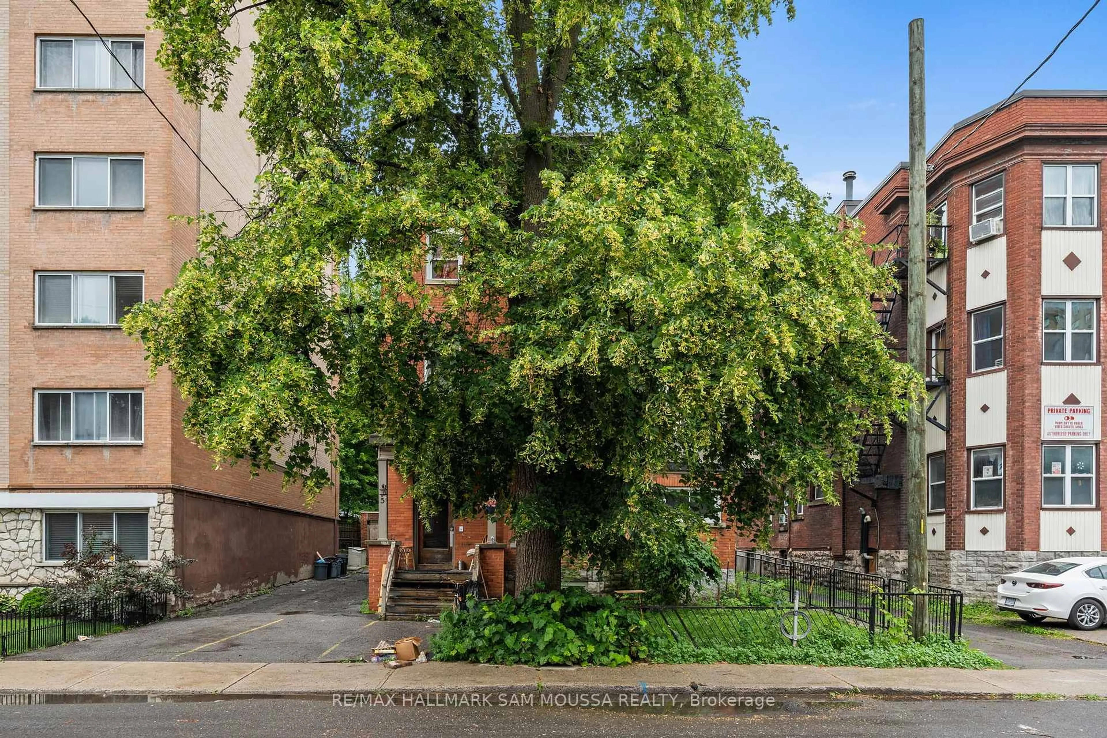 Patio, street for 315 Waverley St, Ottawa Ontario K2P 0V9