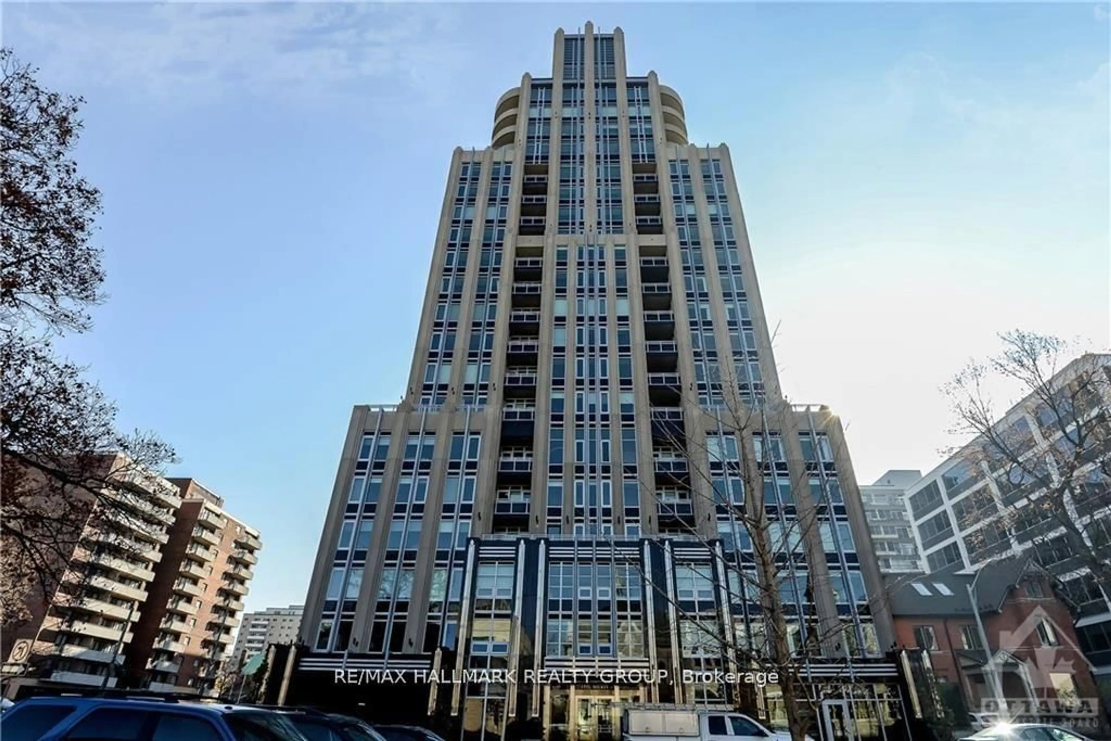Indoor foyer for 108 LISGAR St #2001, Ottawa Ontario K2P 1E1